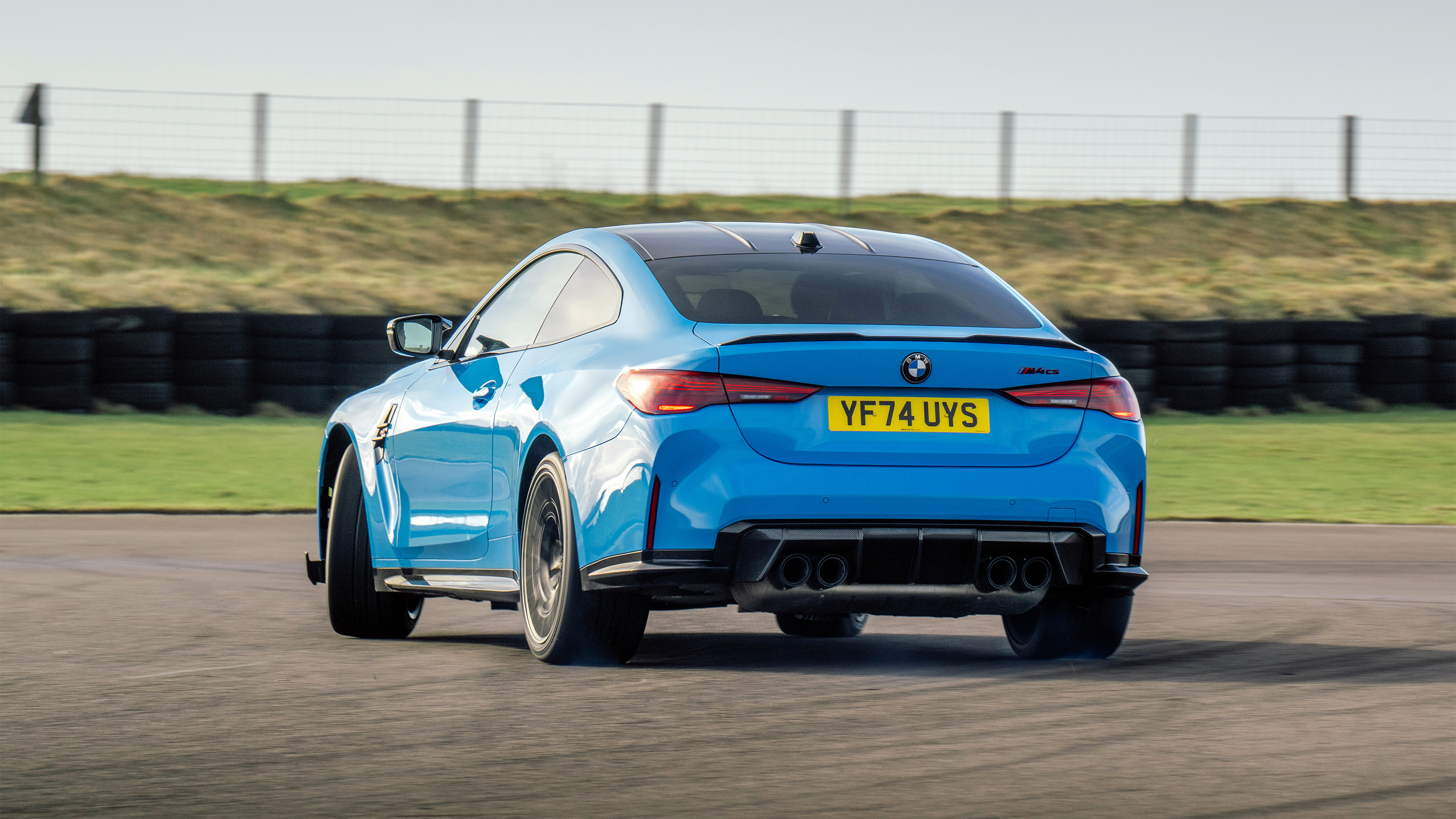BMW M4 CS – rear