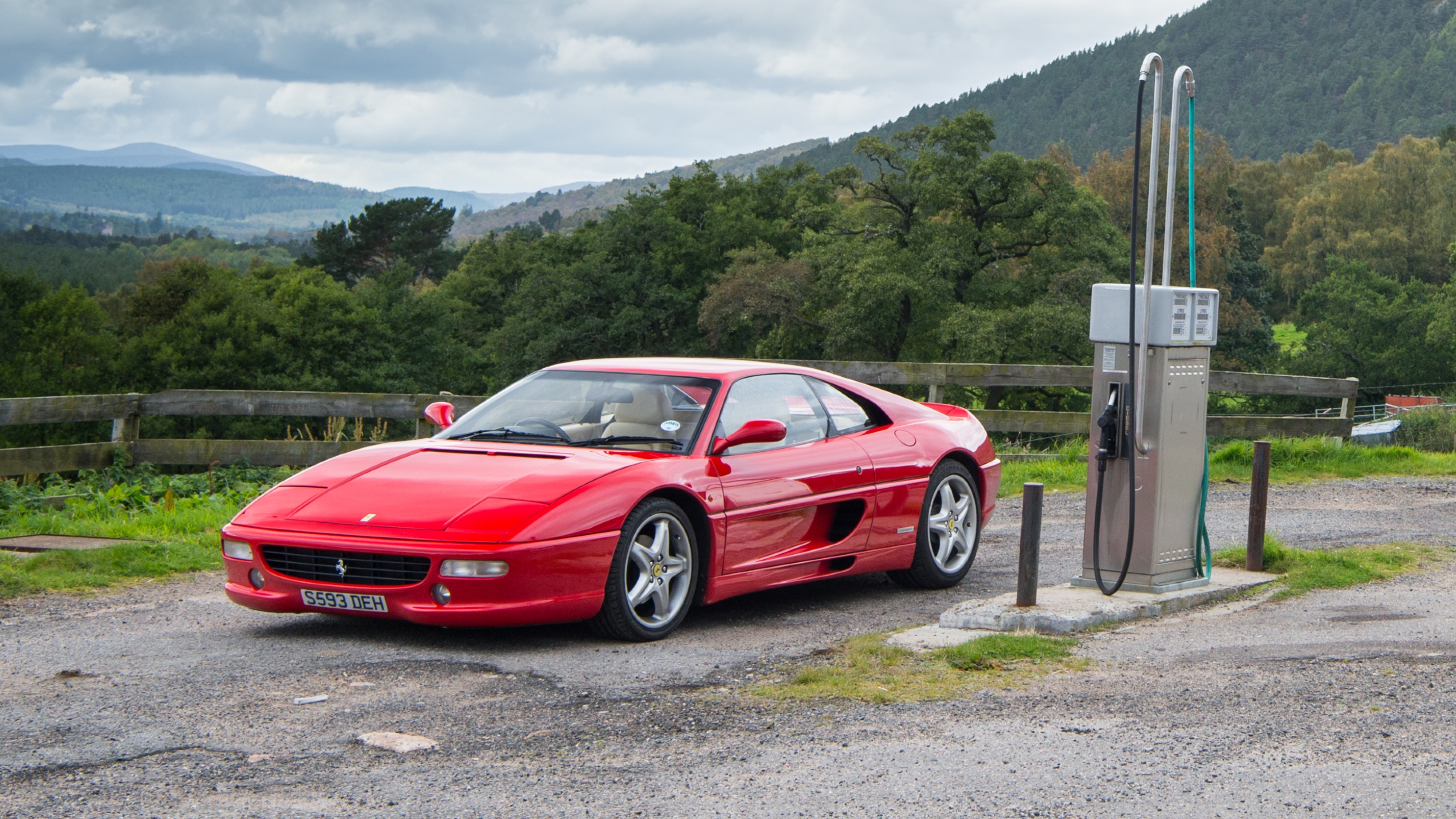 Ferrari F355 – front
