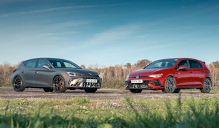 Volkswagen Golf GTI Clubsport v Cupra Leon 300