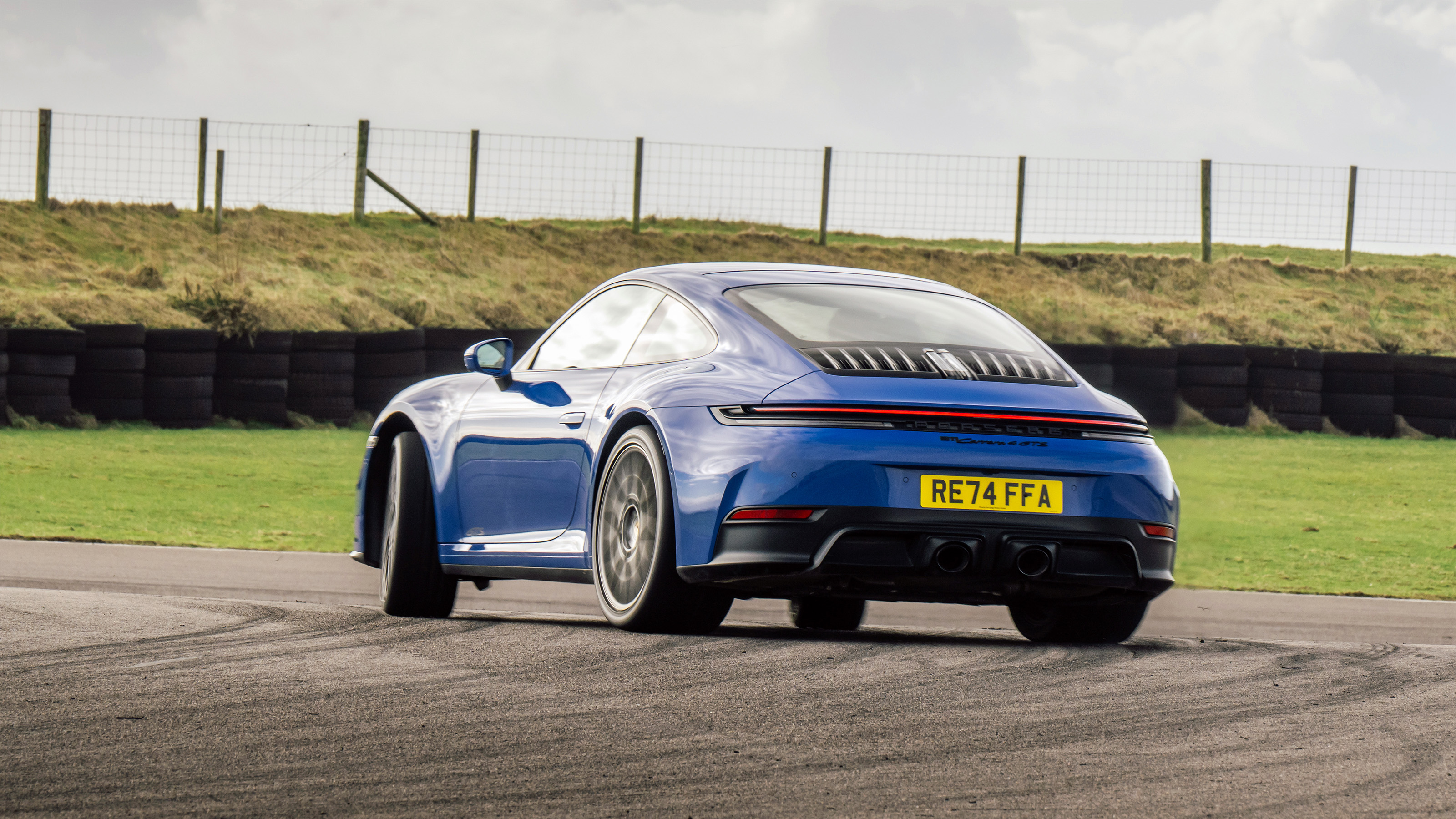 Porsche 911 Carrera GTS – rear