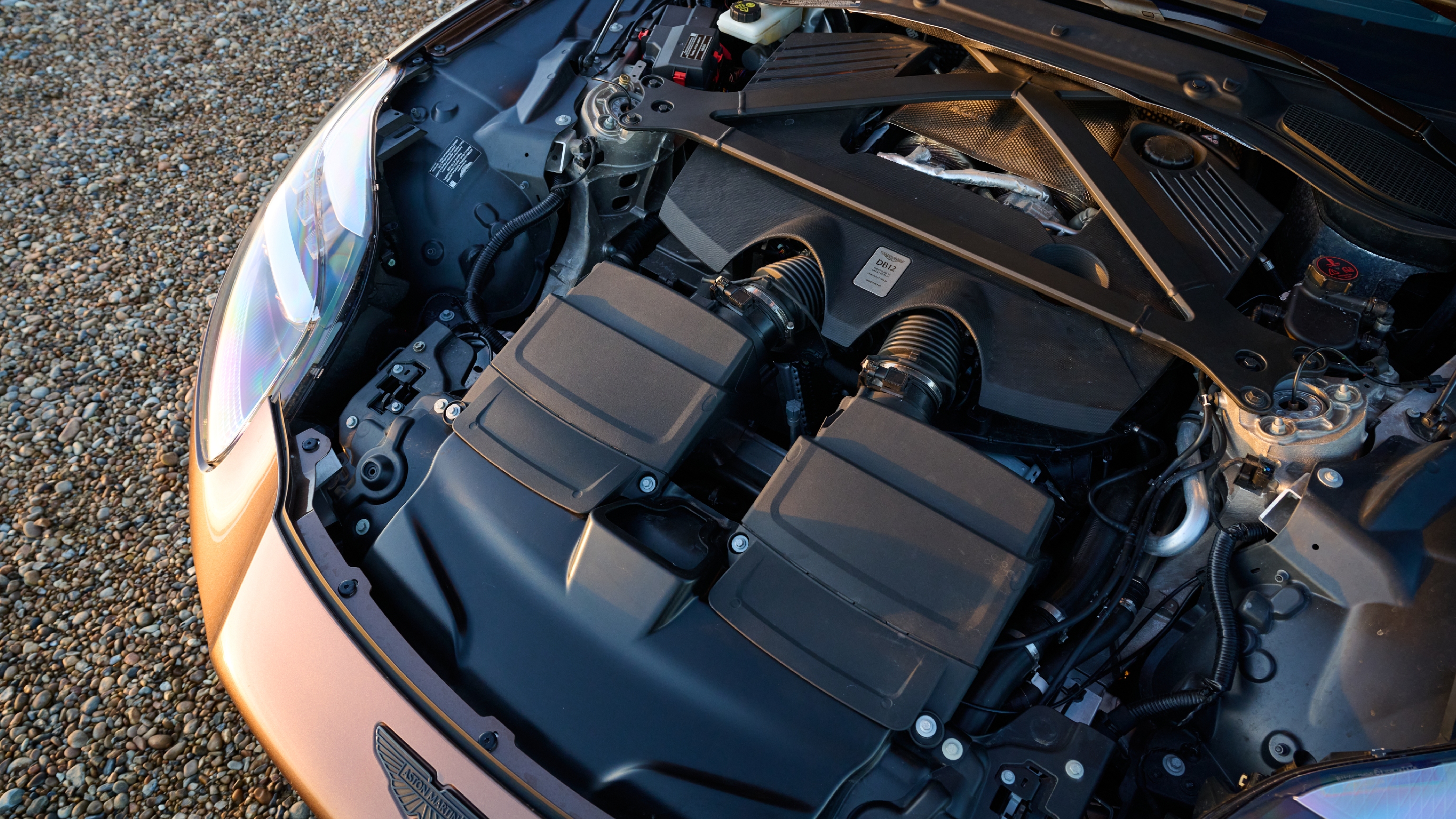 Aston Martin DB12 Volante engine