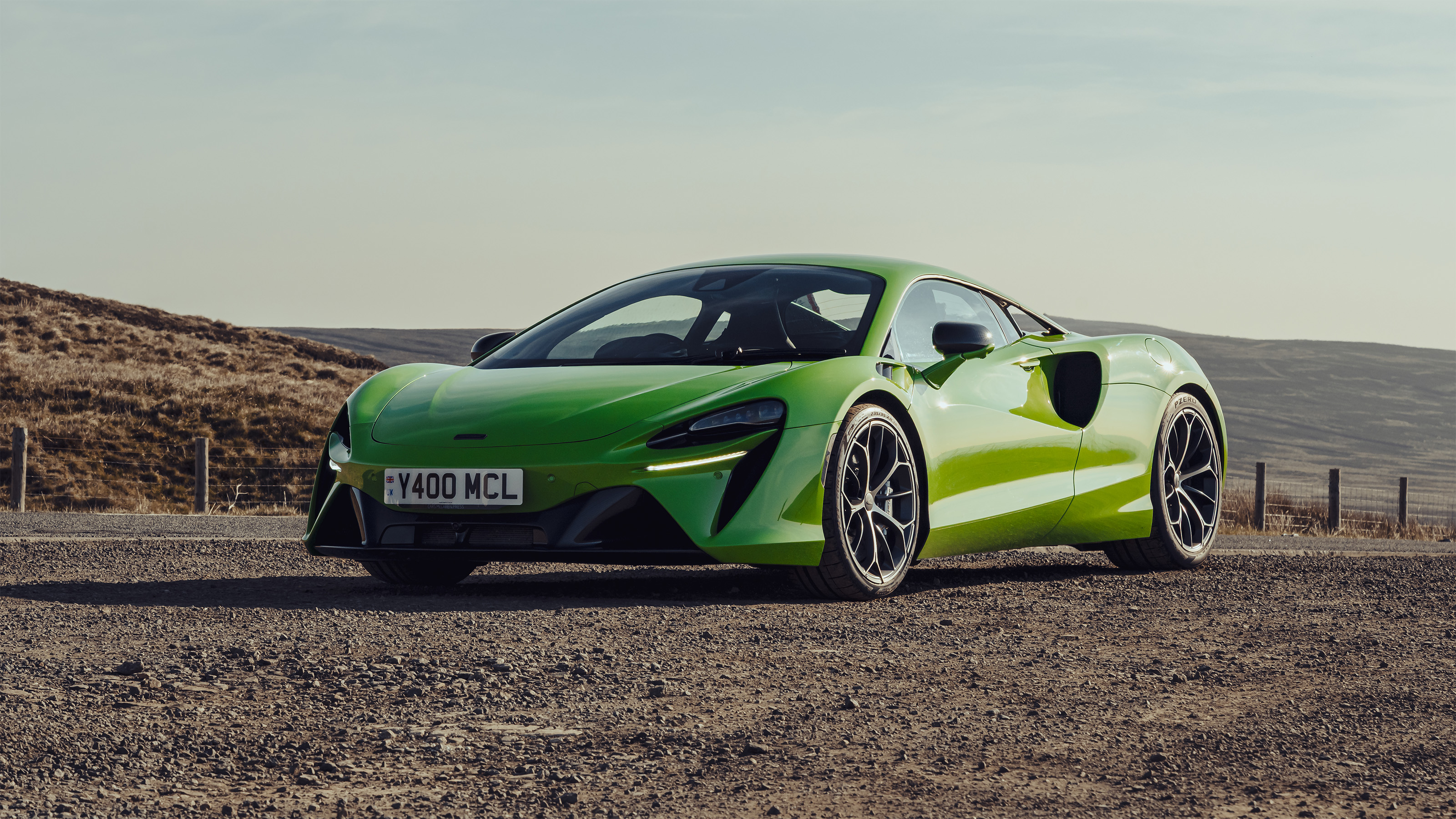 McLaren Artura front