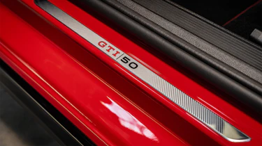 Volkswagen Golf GTI Edition 50 – sill