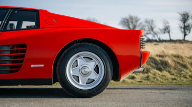 Ferrari Testarossa side