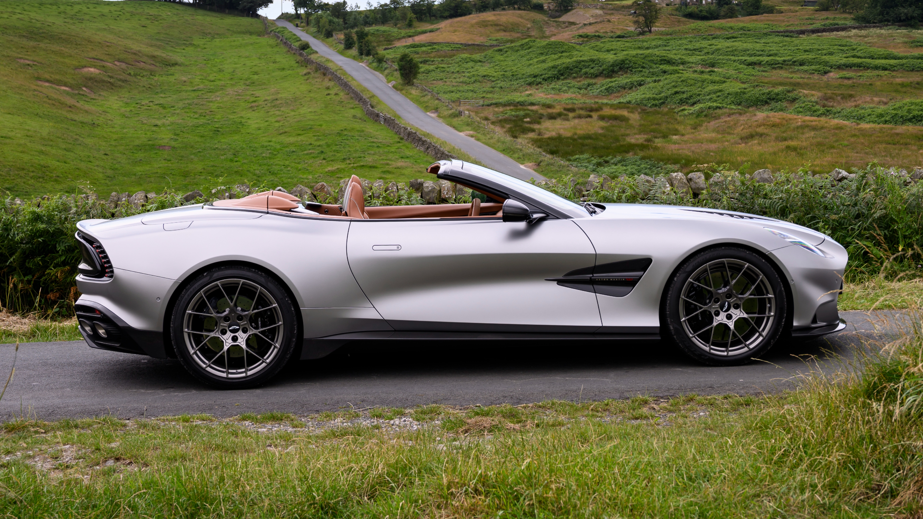 Aston Martin Vanquish Volante side