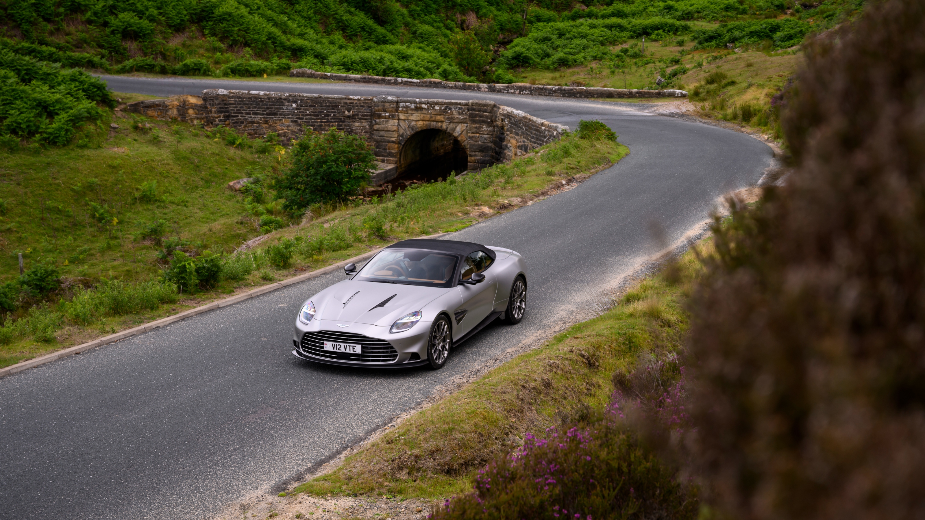 Aston Martin Vanquish Volante front