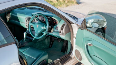 Porsche 911 Carrera (996) – interior