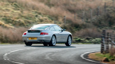 Porsche 911 Carrera (996) – rear