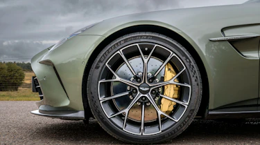 Aston Martin Vantage Roadster wheel