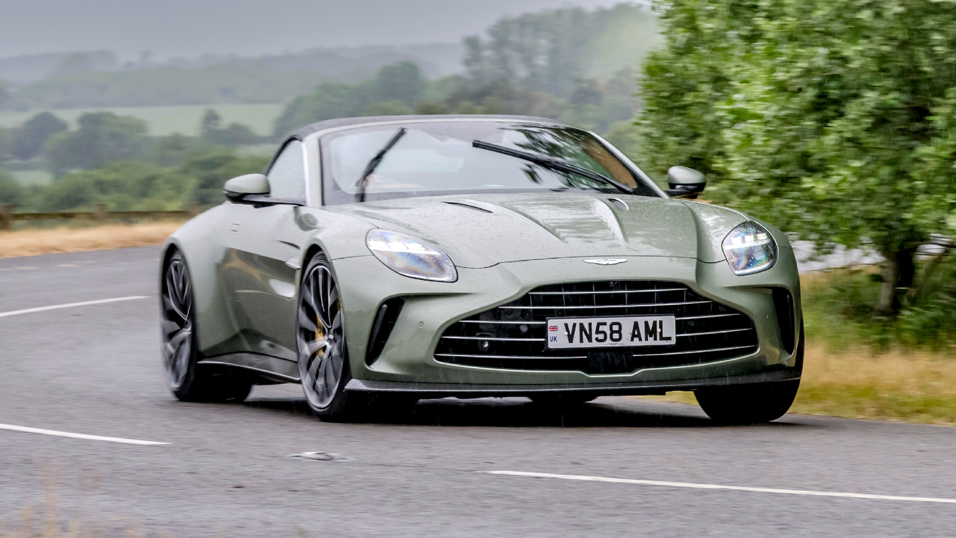 Aston Martin Vantage Roadster front