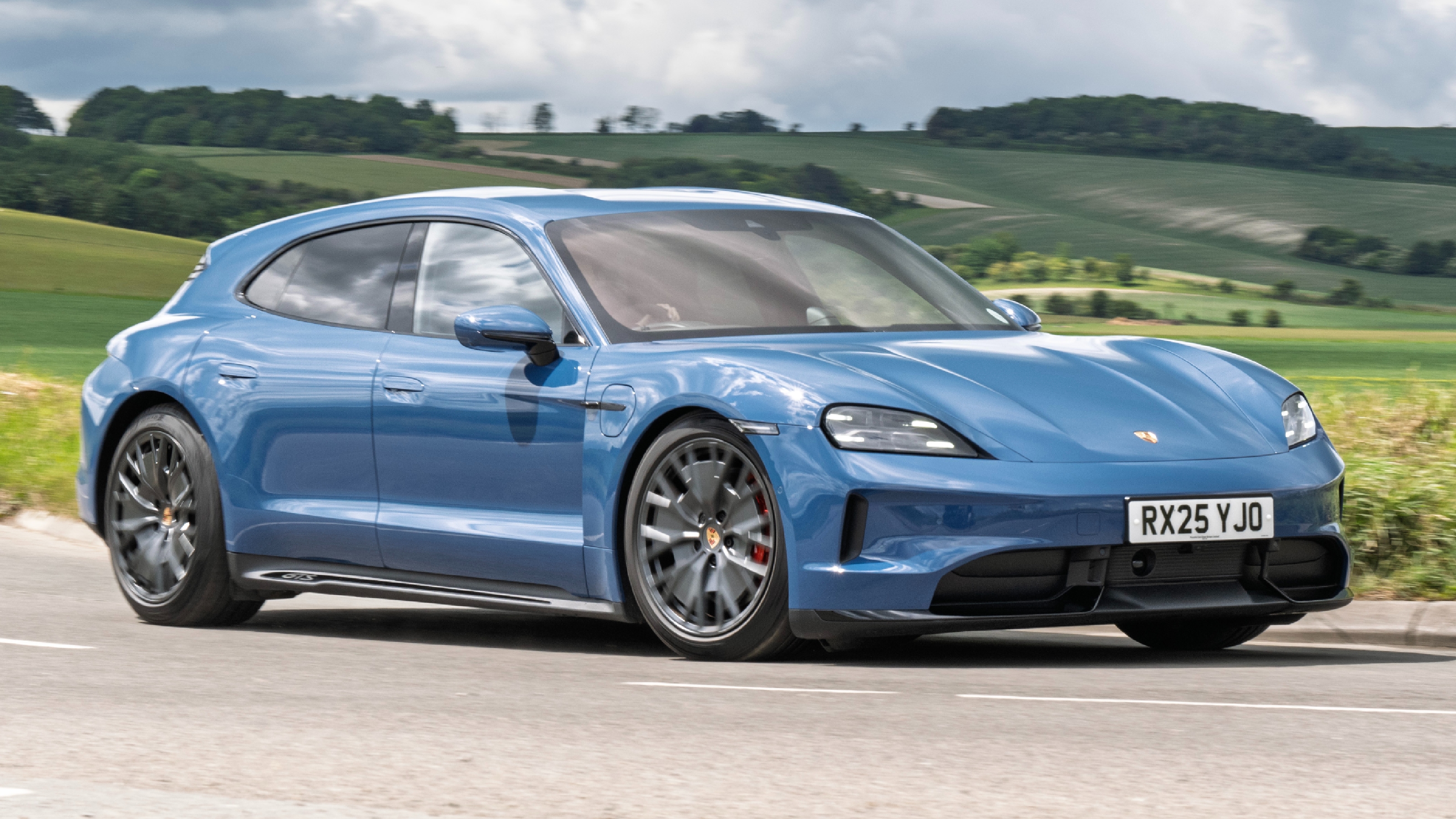 Porsche Taycan GTS Sport Turismo front