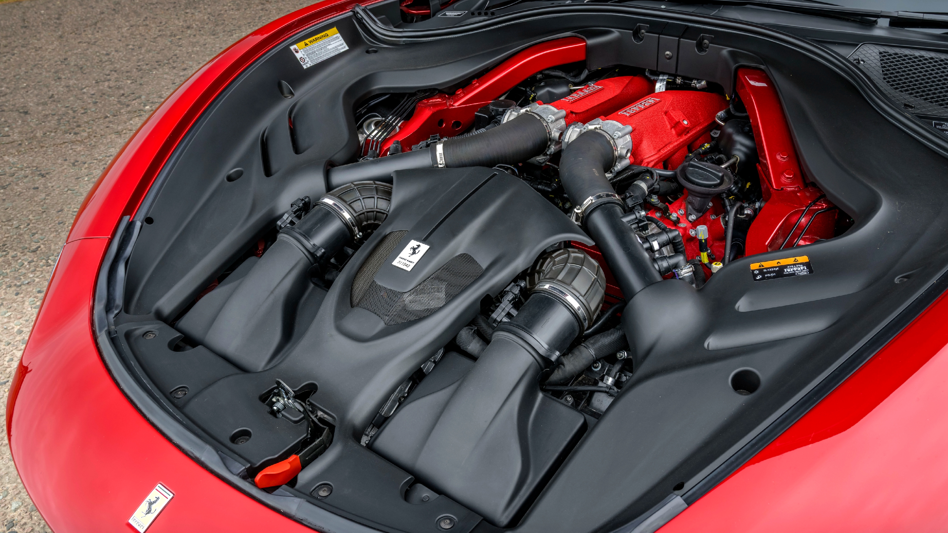 Ferrari Roma Spider engine