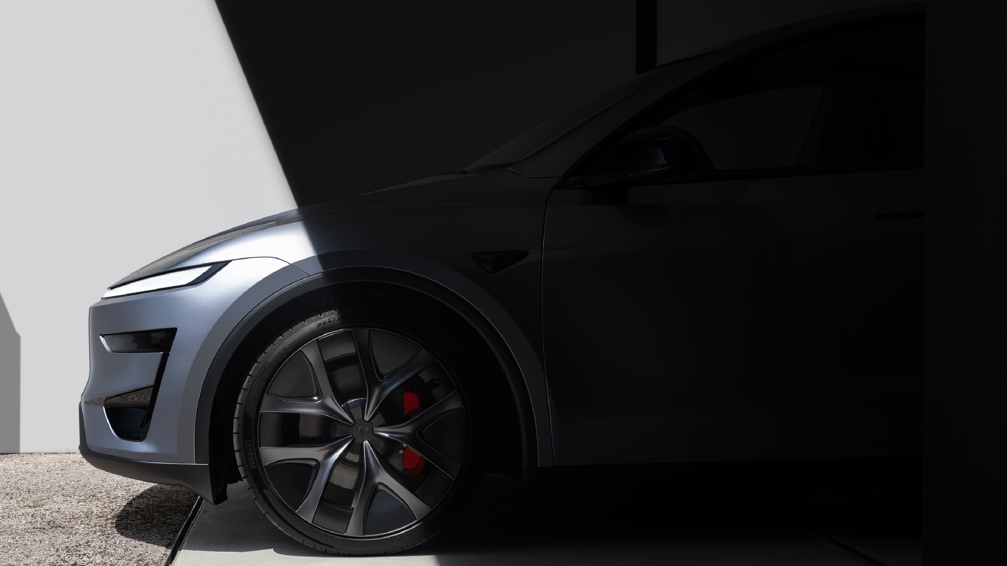 Tesla Model Y Performance side