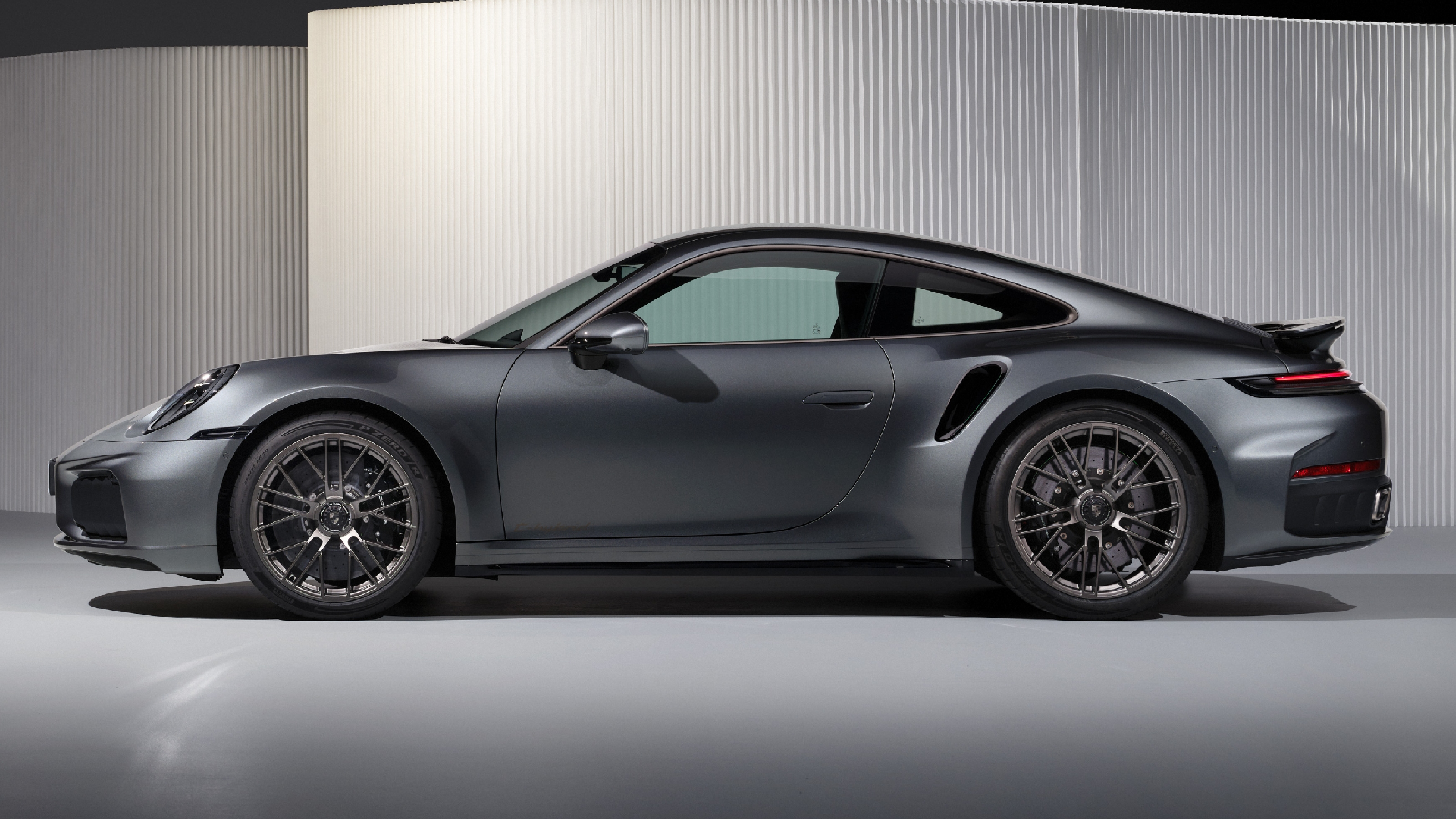 Porsche 911 Turbo S 992.2 side