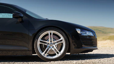 Audi R8 V8