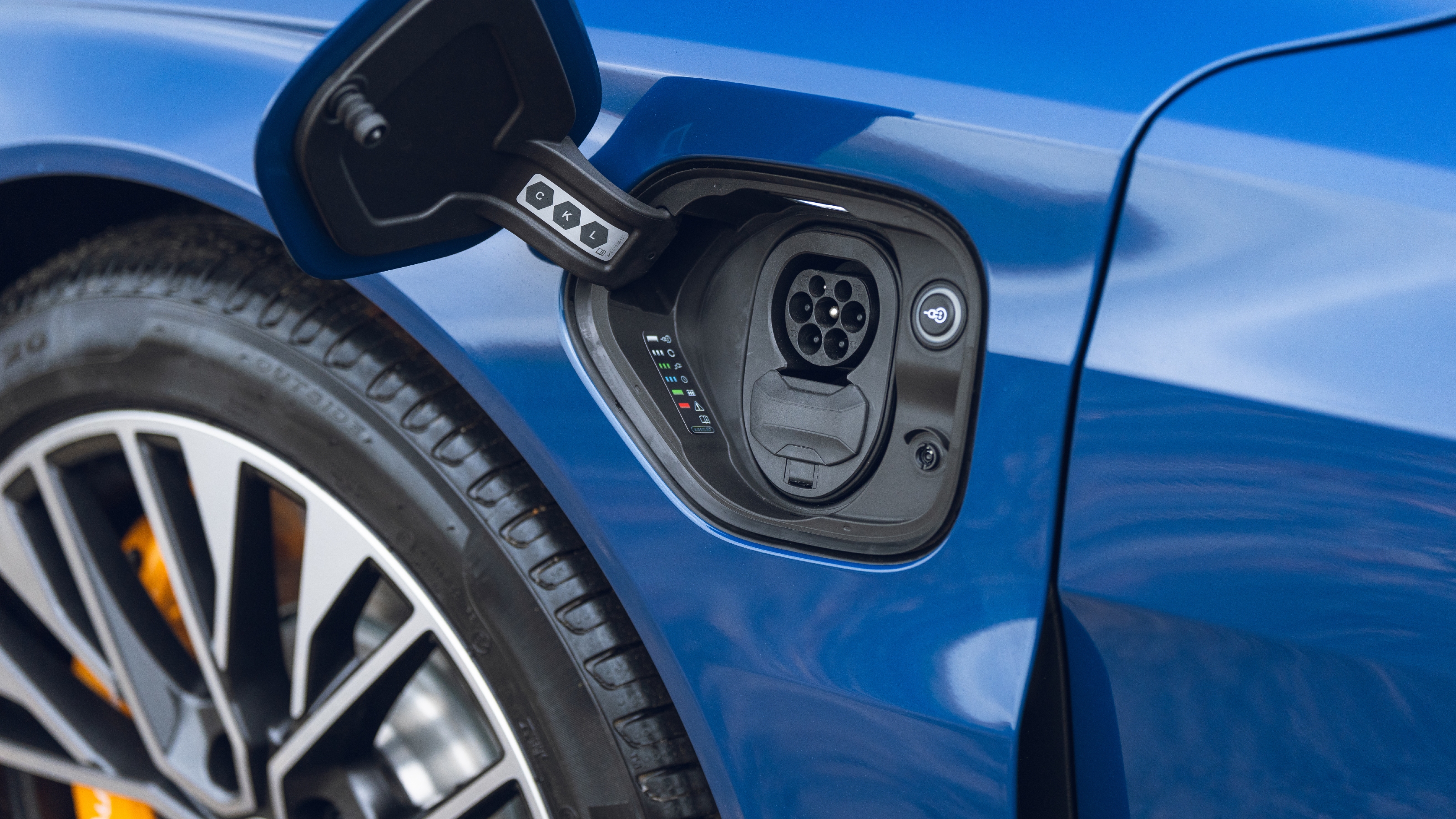 Audi e-tron GT charge port