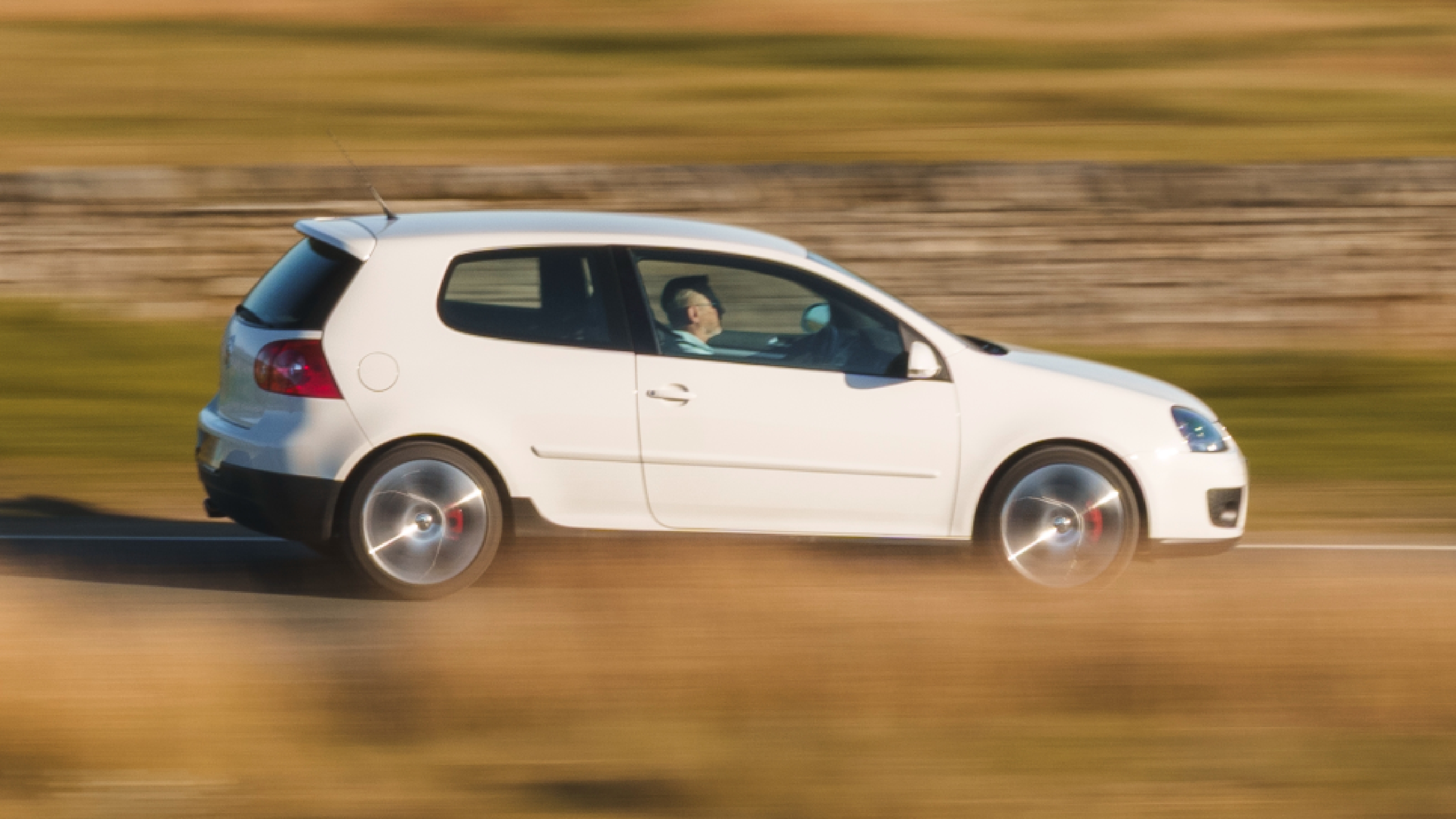 VW Golf GTI Mk5 side