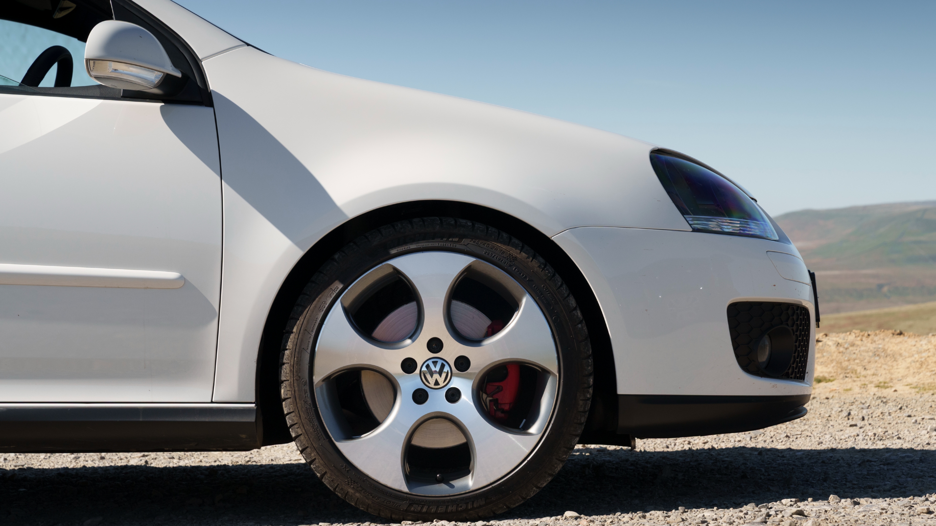 VW Golf GTI Mk5 side