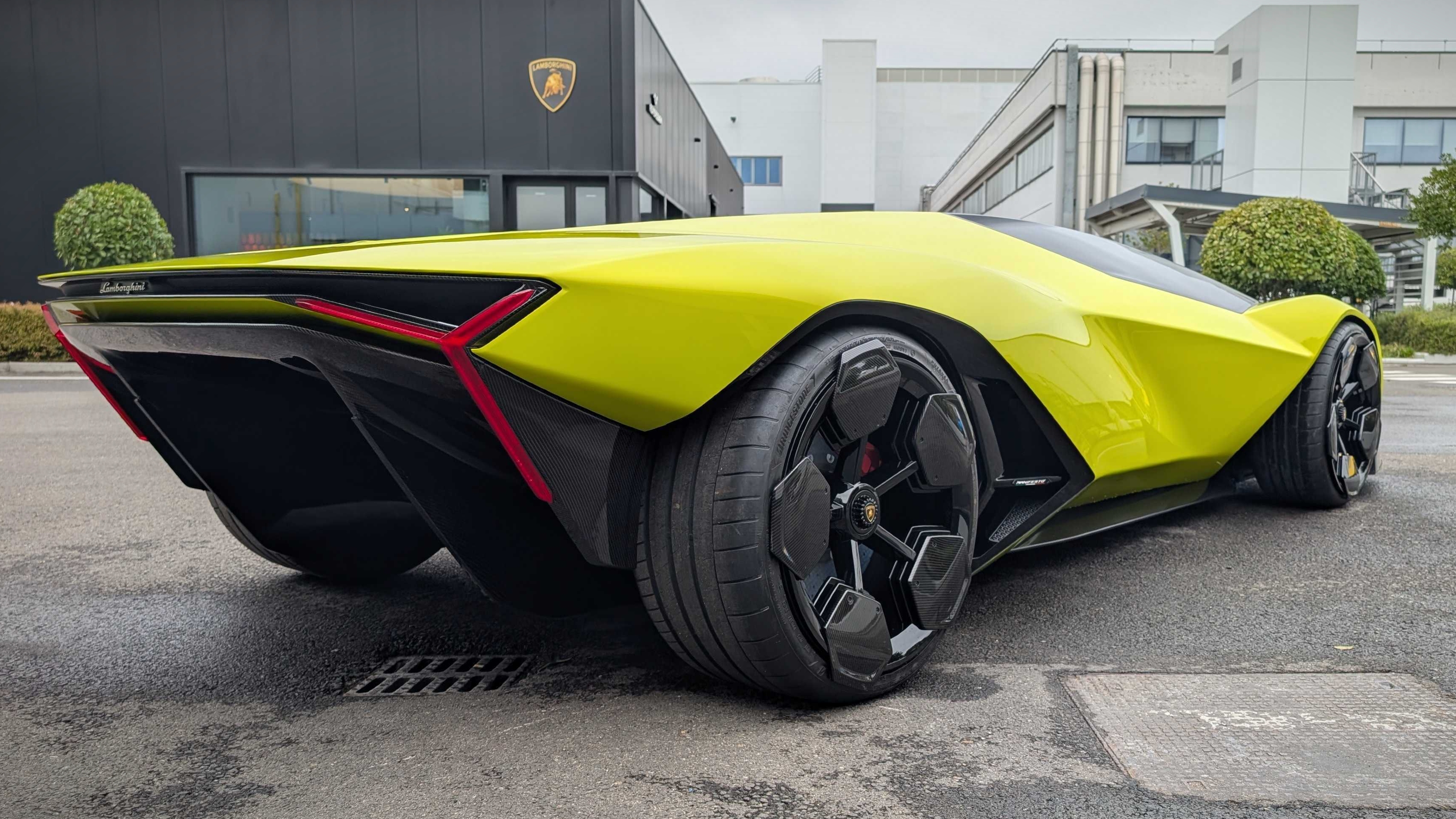 Lamborghini Manifesto rear