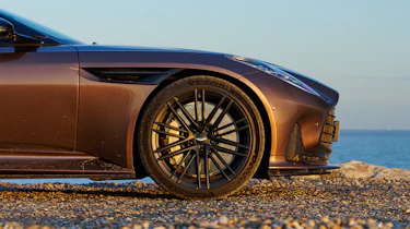 Aston Martin DB12 Volante v Maserati GranCabrio