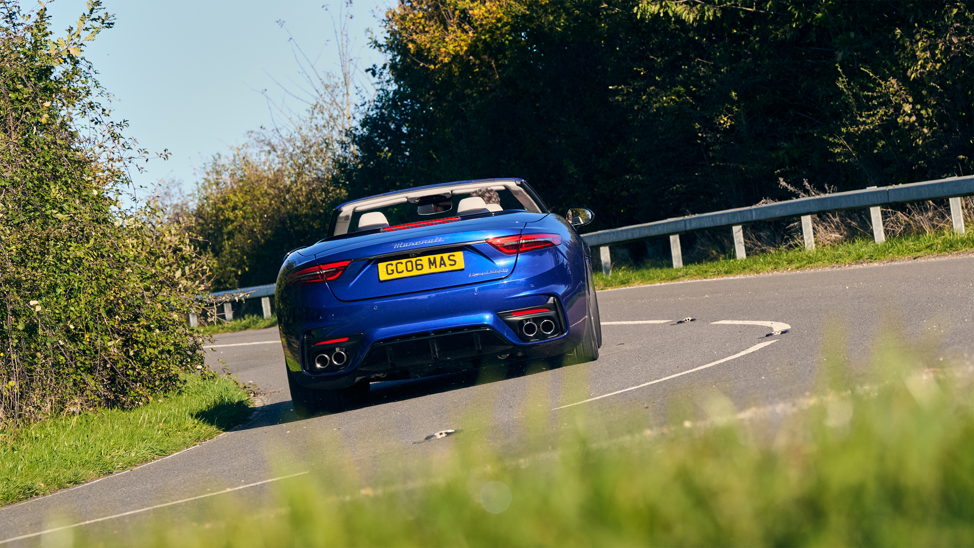 Aston Martin DB12 Volante v Maserati GranCabrio