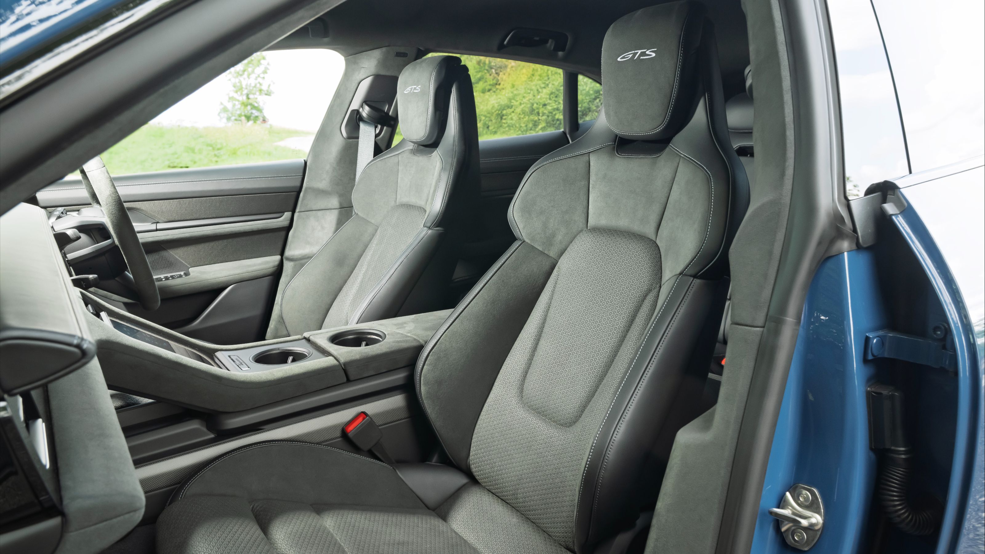 Porsche Taycan GTS seats