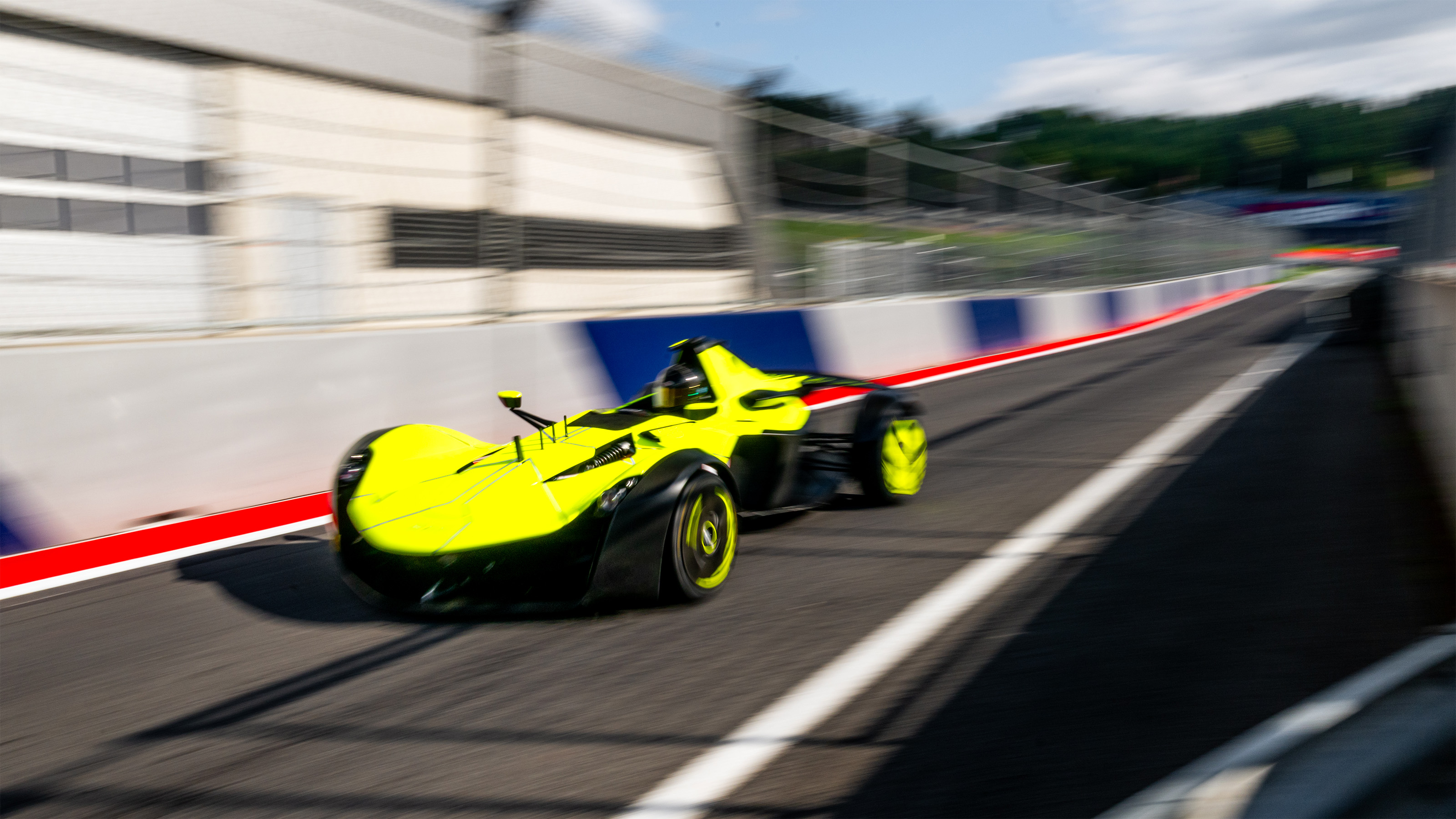 BAC Mono Cup – front