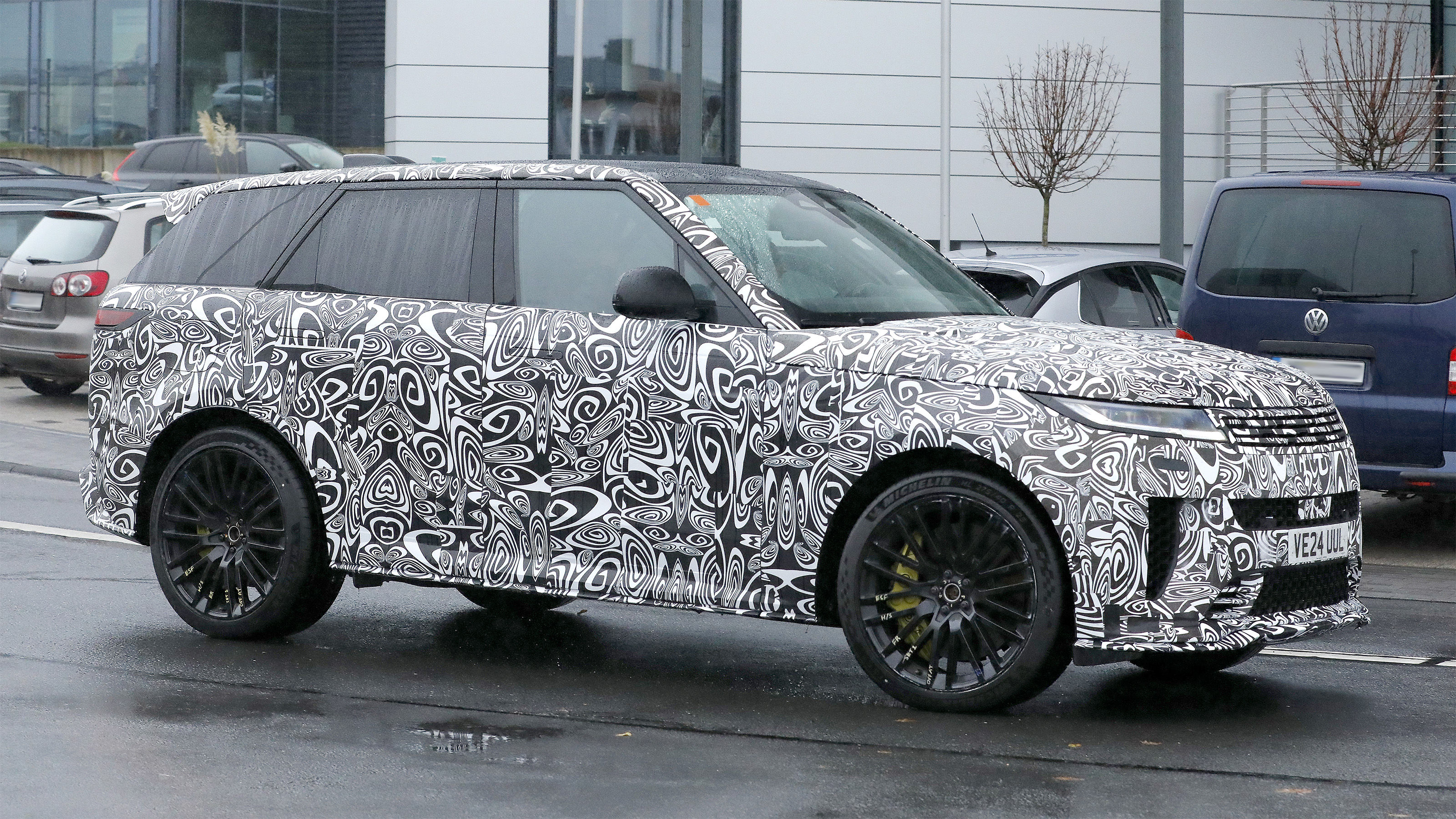 Range Rover Sport SV facelift – side
