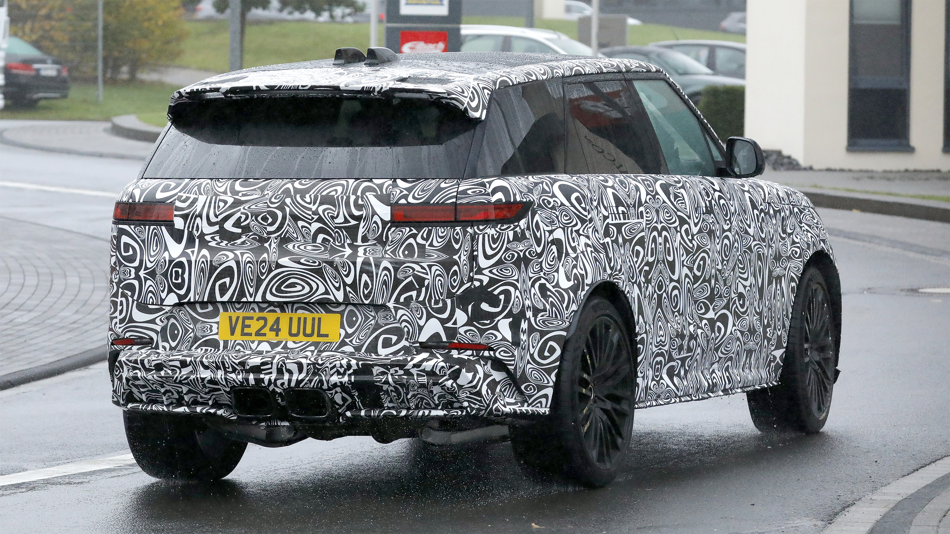 Range Rover Sport SV facelift – rear