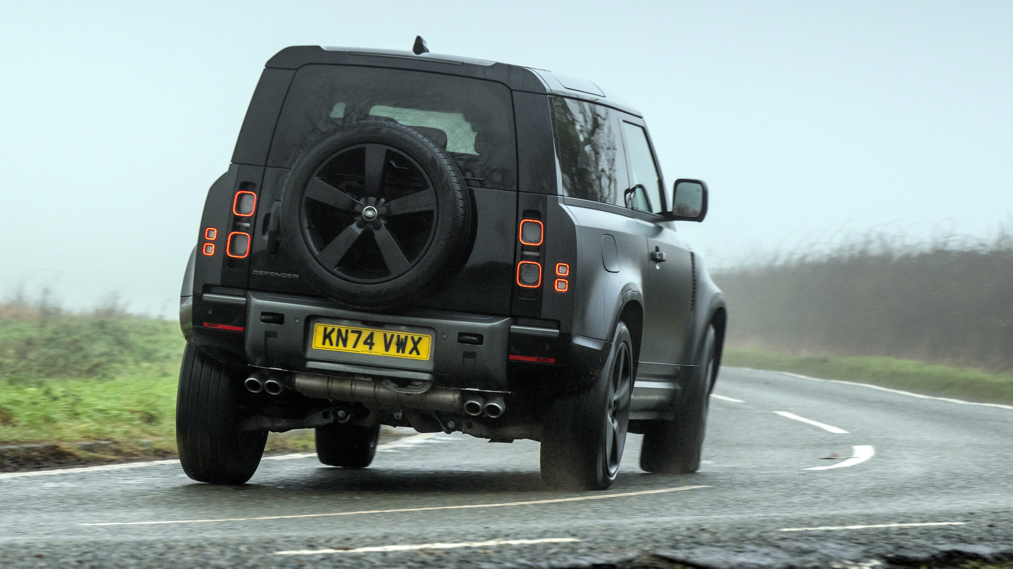 evo Fast Fleet Land Rover Defender 90 V8