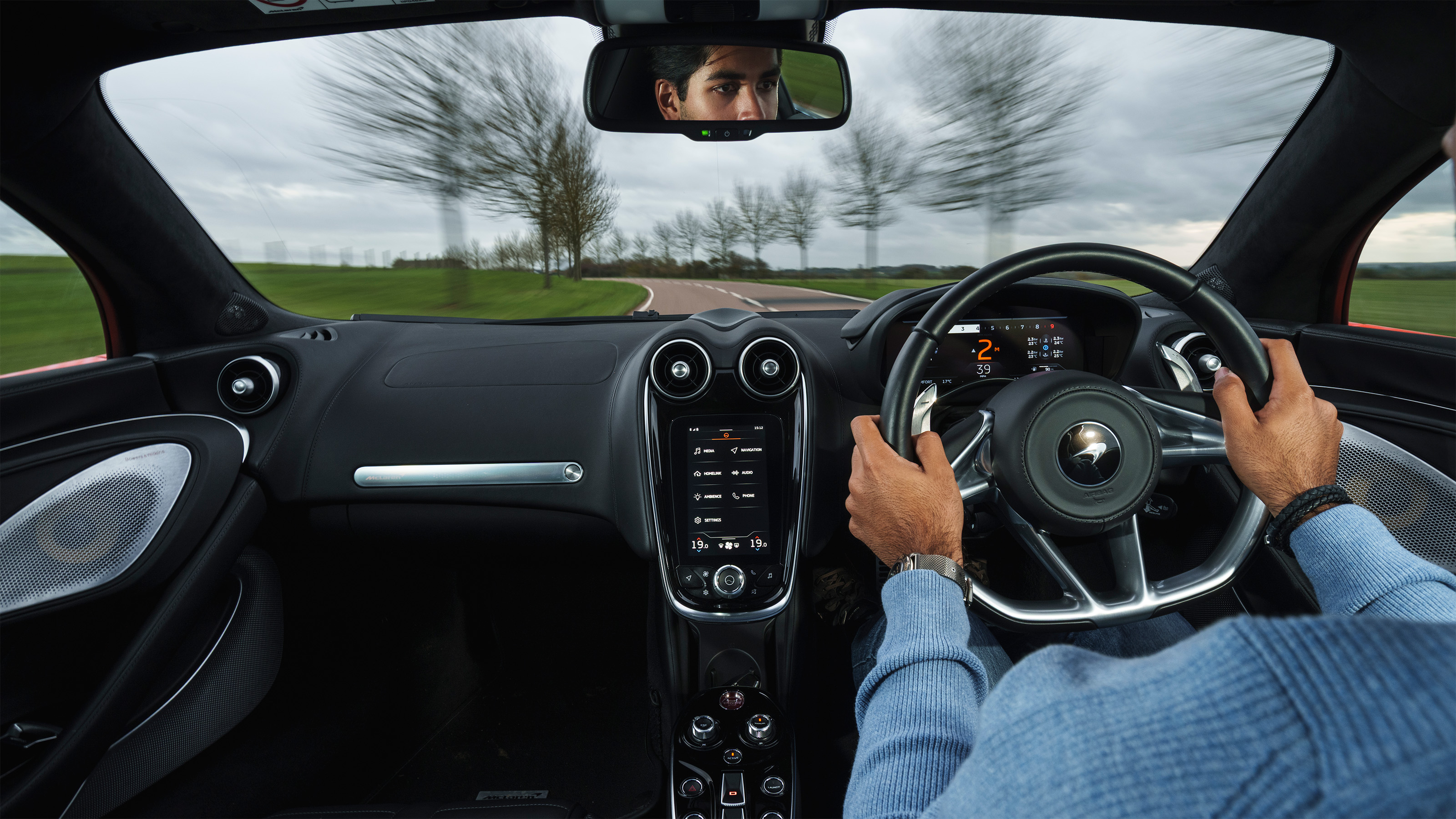 McLaren GTS – interior