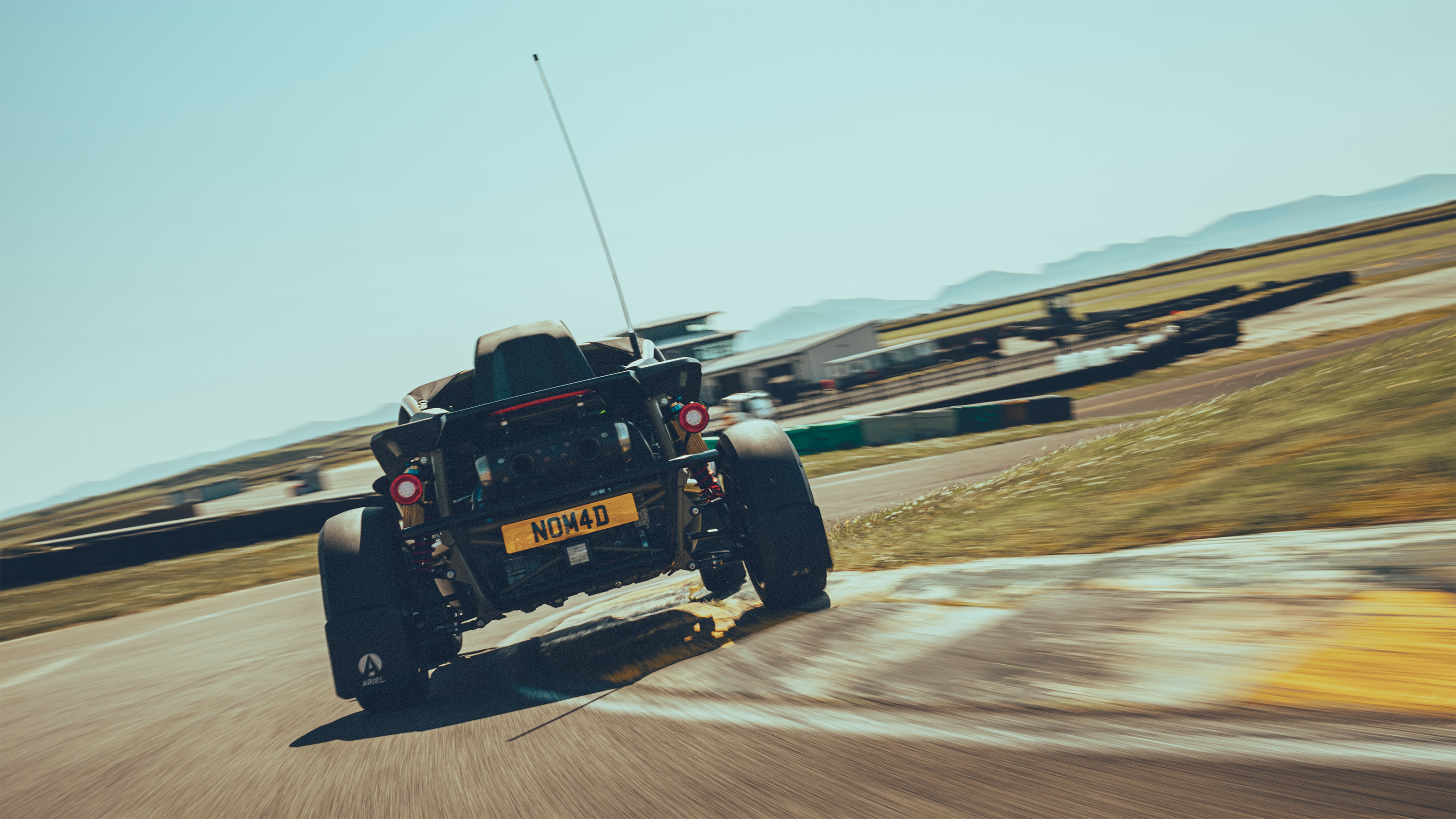 Ariel Atom 4R v Ariel Nomad 2 