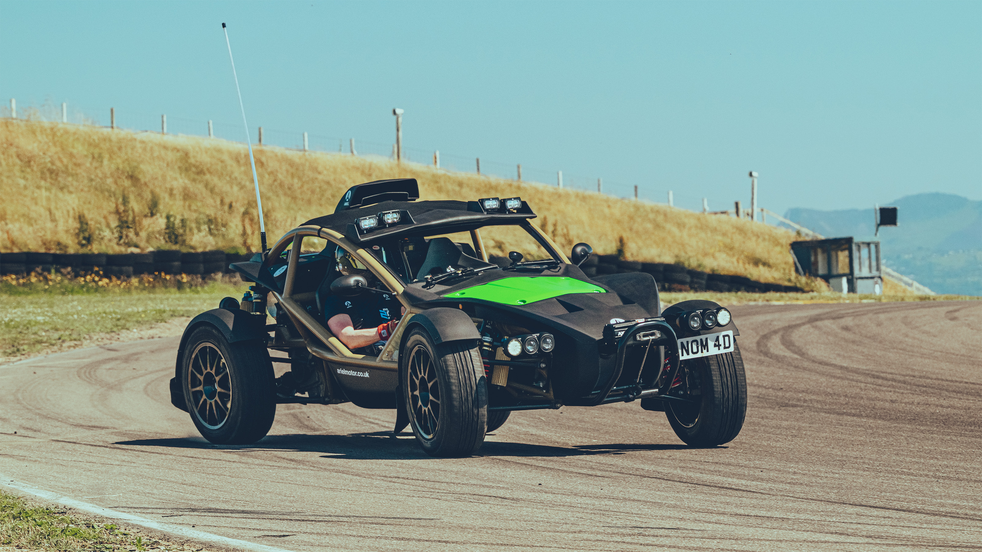 Ariel Atom 4R v Ariel Nomad 2 