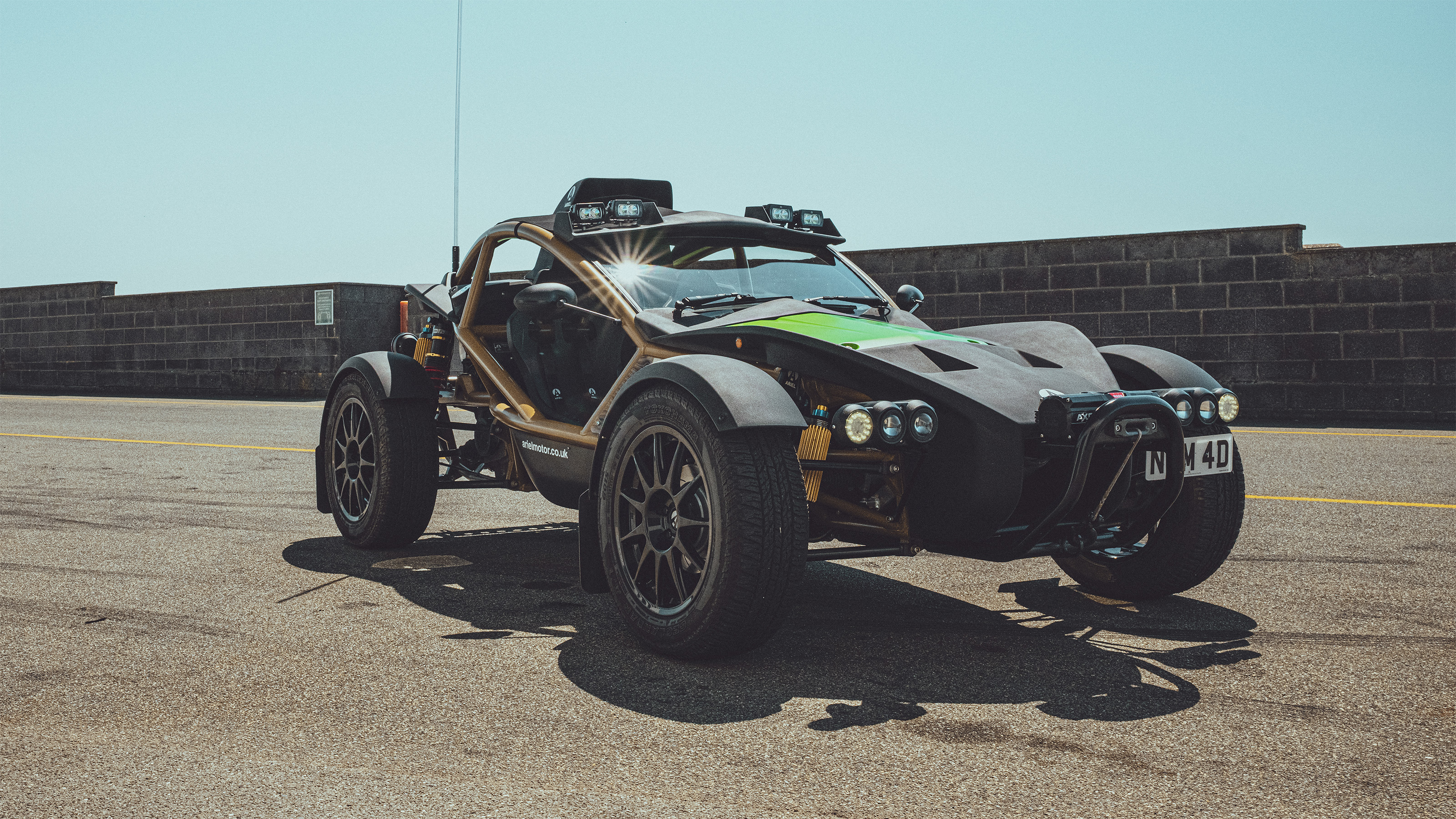 Ariel Atom 4R v Ariel Nomad 2 