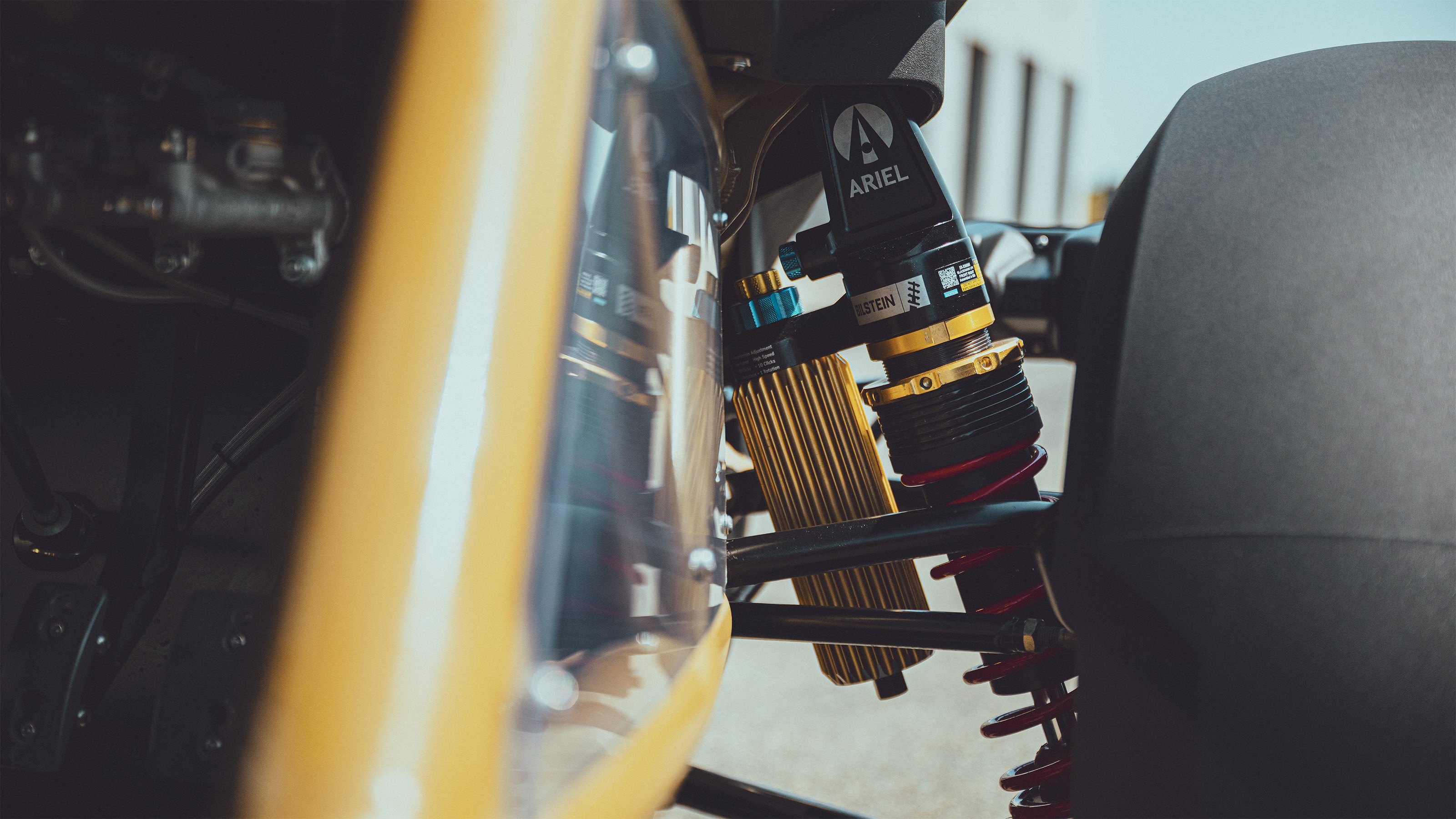 Ariel Atom 4R v Ariel Nomad 2 