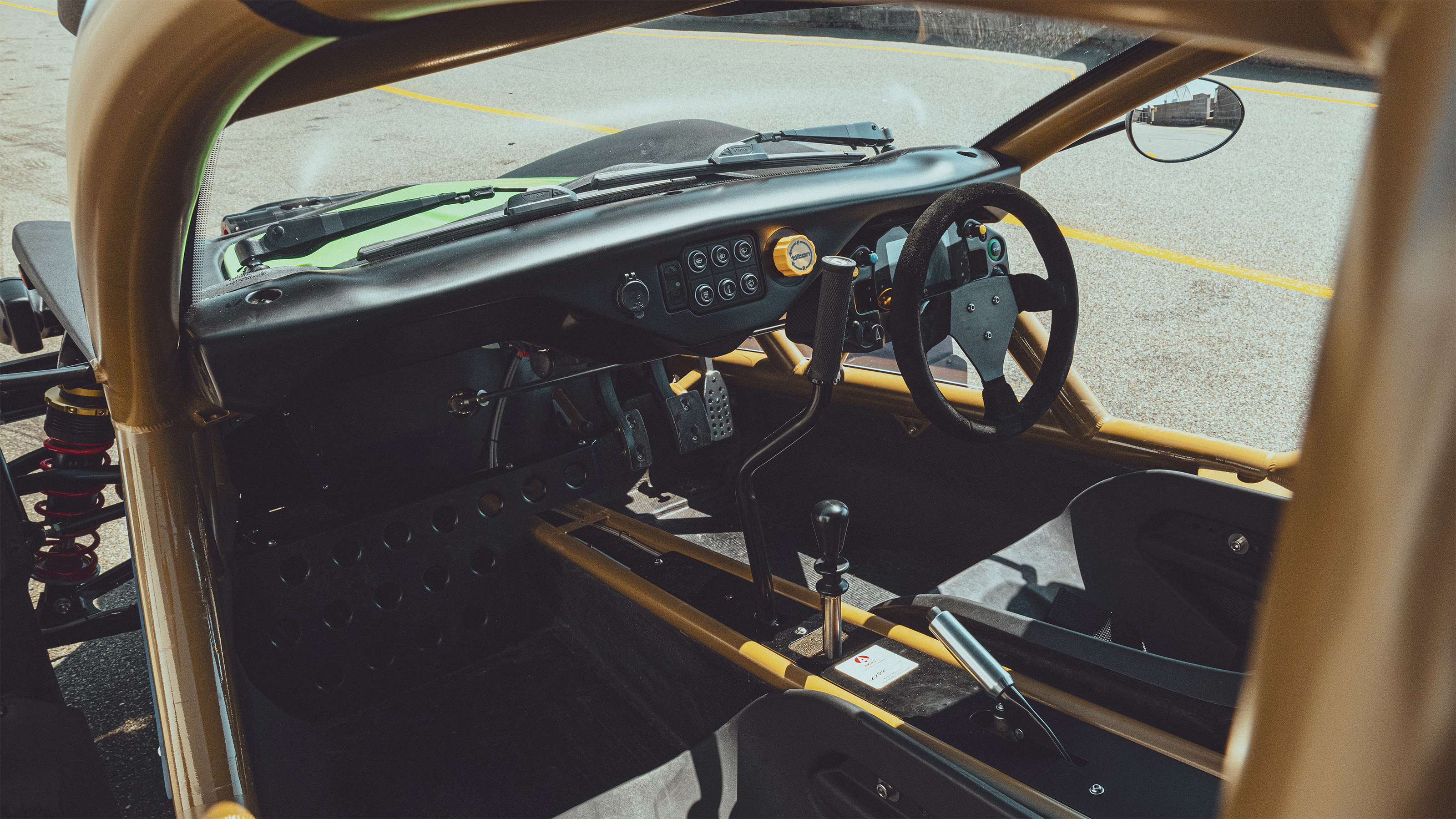Ariel Atom 4R v Ariel Nomad 2 
