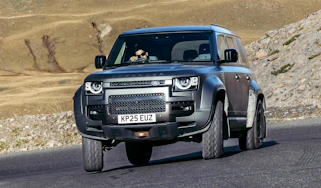 Land Rover Defender Octa – front