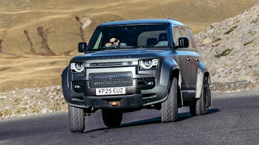 Land Rover Defender Octa – front