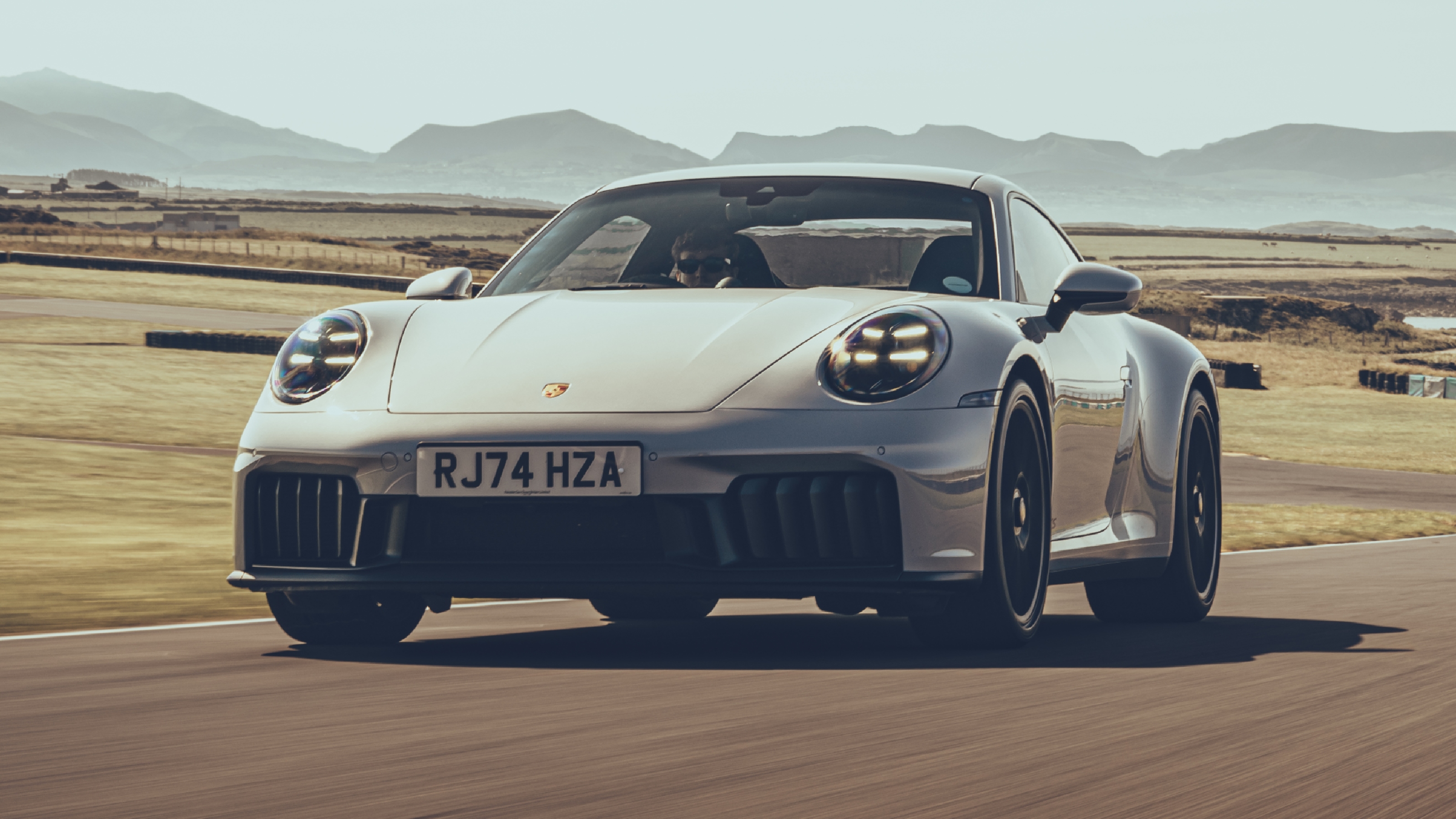 Porsche 911 GTS – front