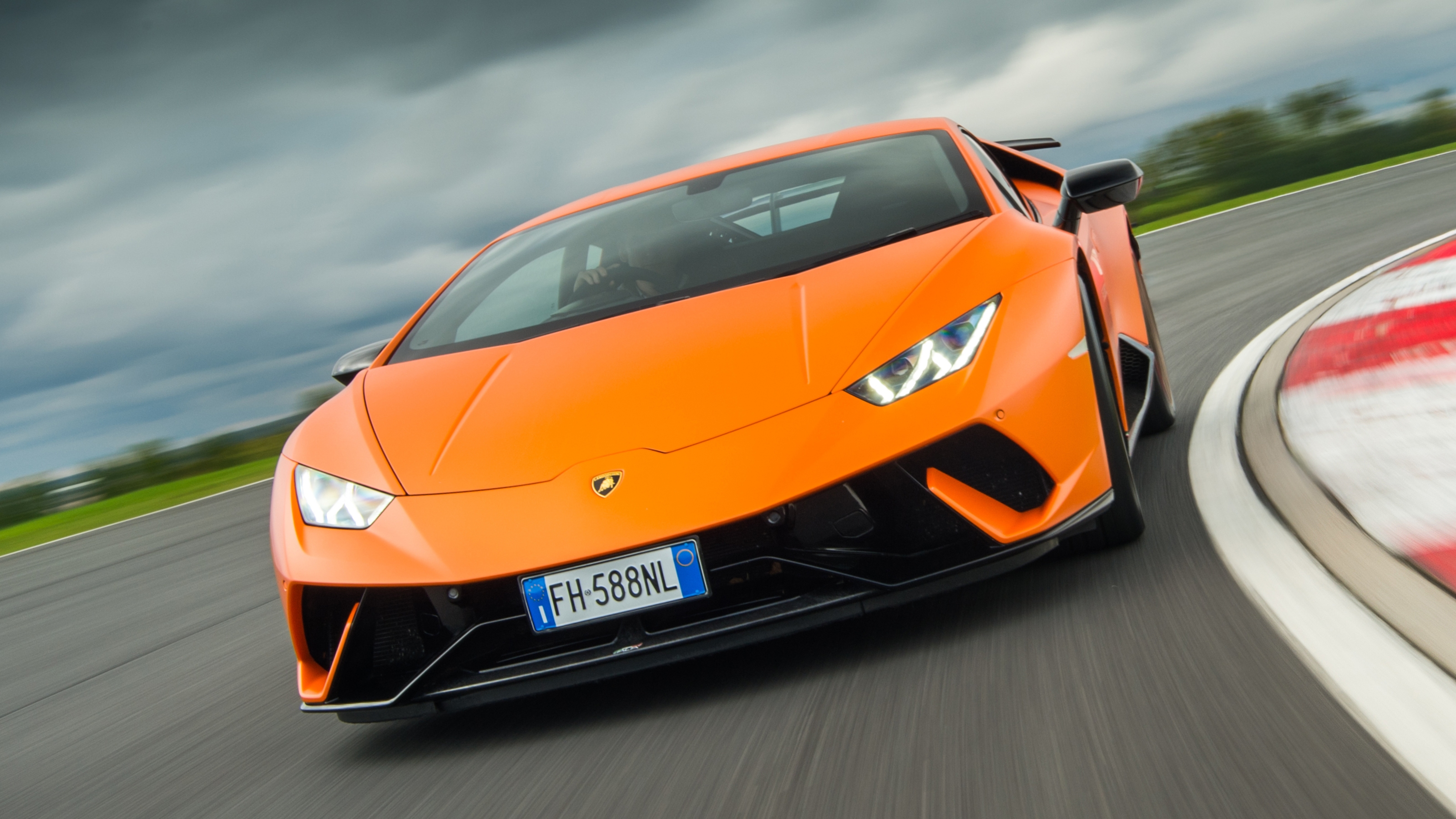 Lamborghini Huracán Performante front