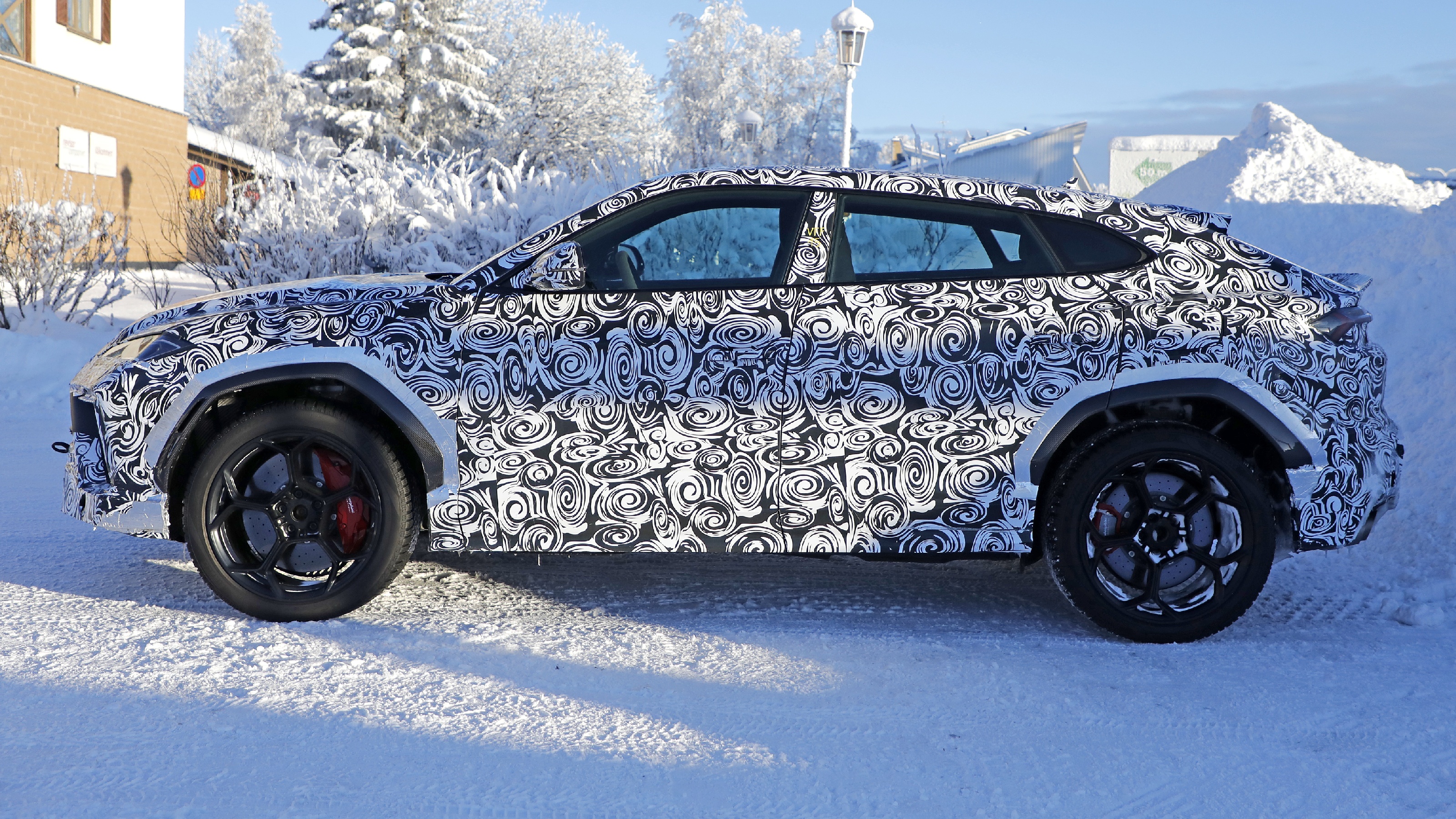 Lamborghini Urus SE Performante prototype side