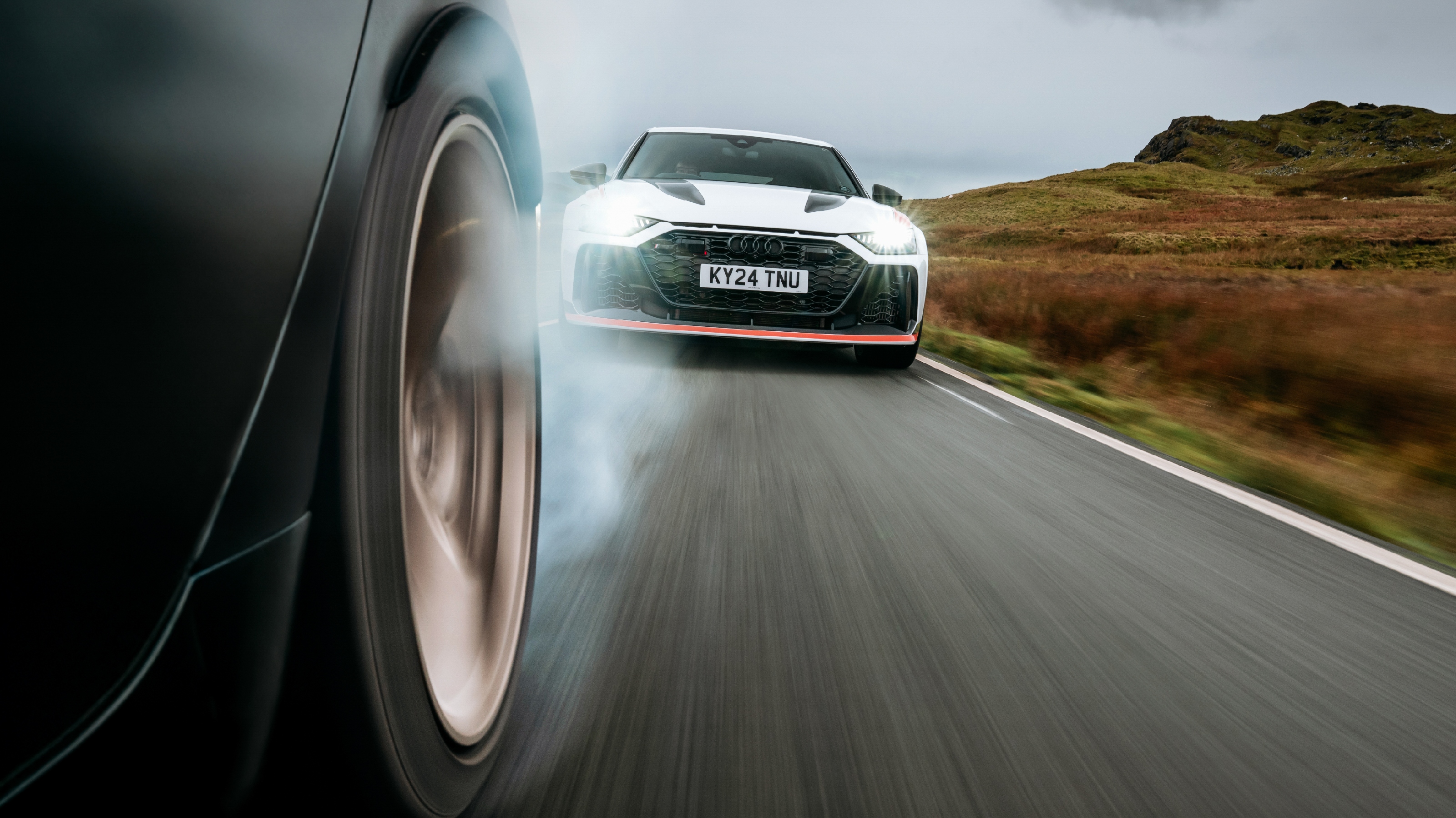 BMW M5 CS v Audi RS6 GT