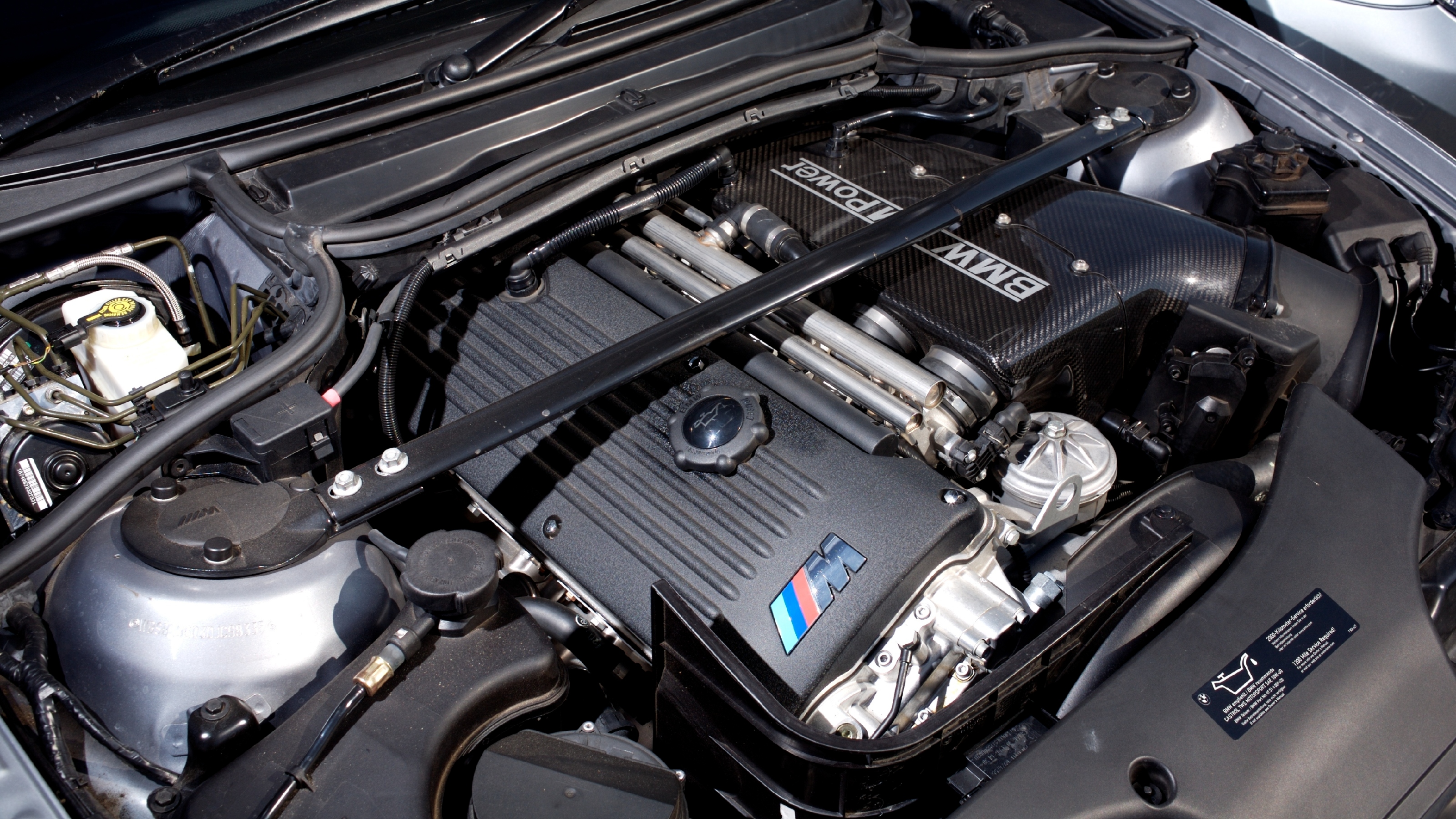 BMW M3 CSL engine