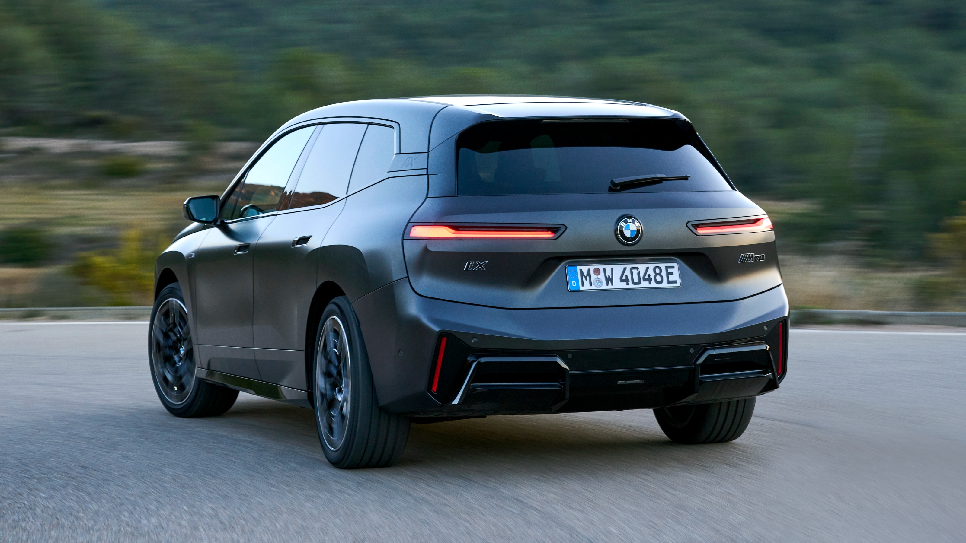 BMW iX M70