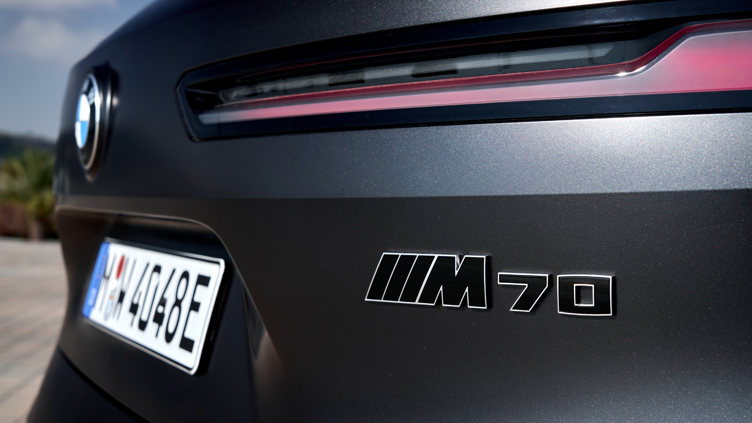 BMW iX M70