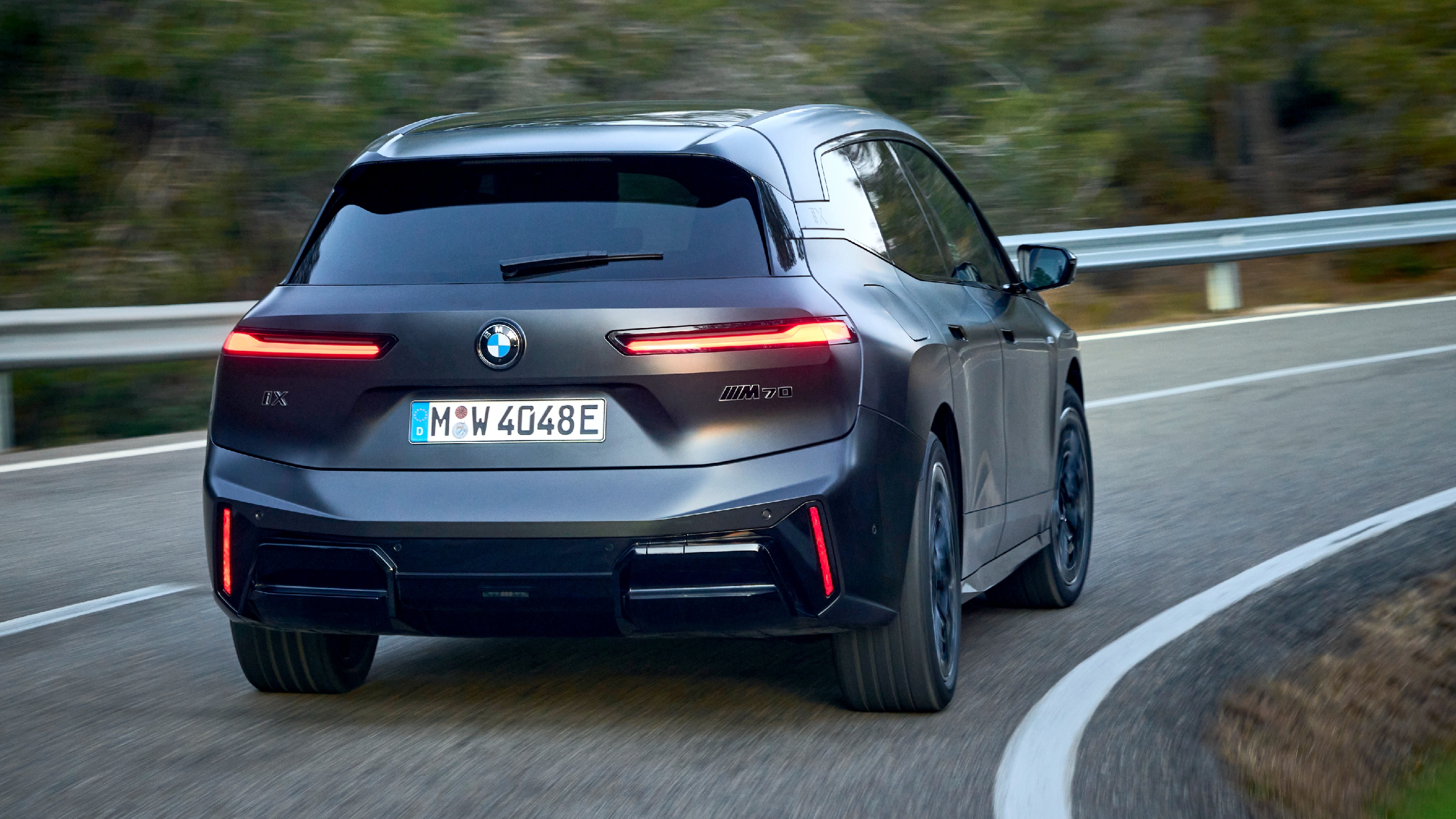 BMW iX M70