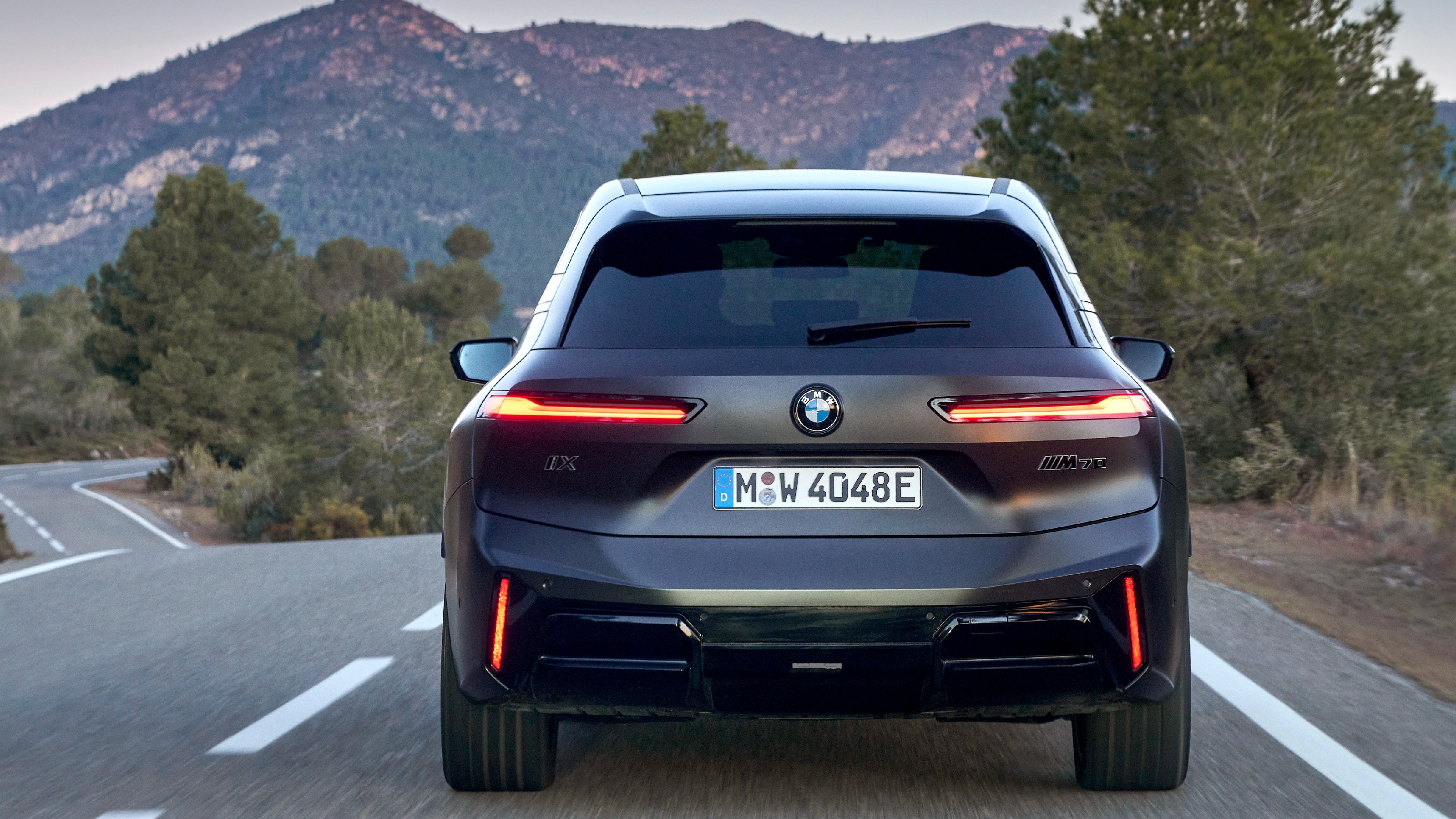 BMW iX M70