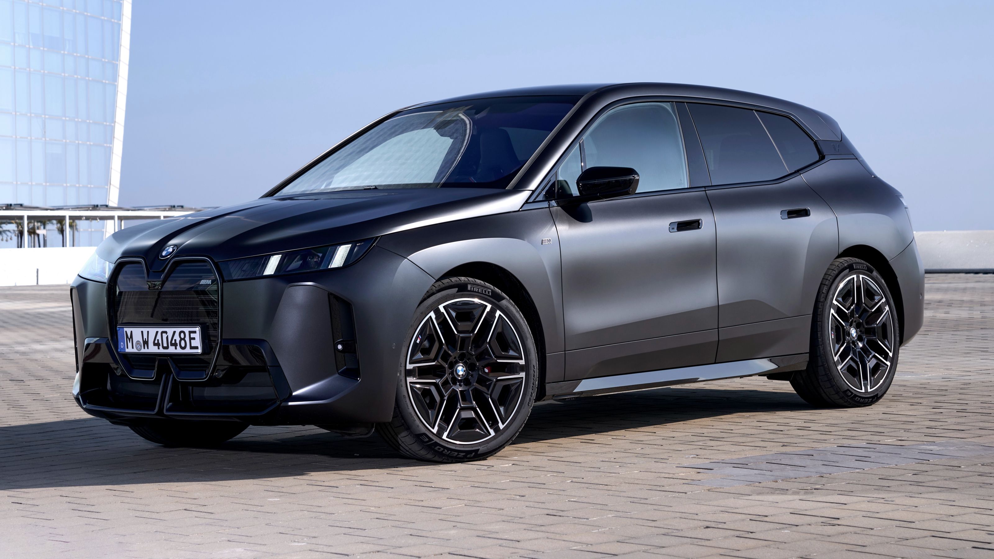 BMW iX M70