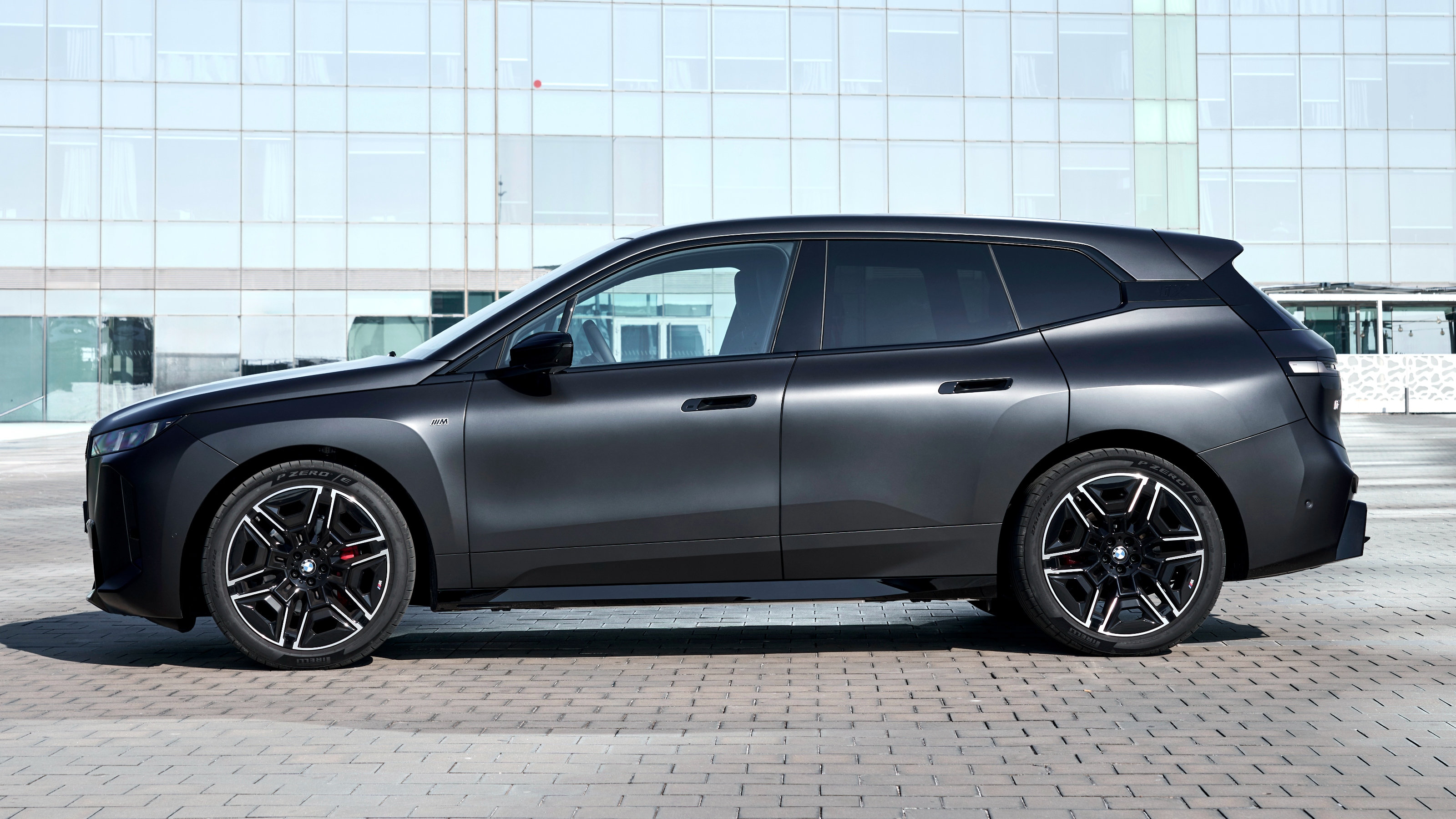BMW iX M70