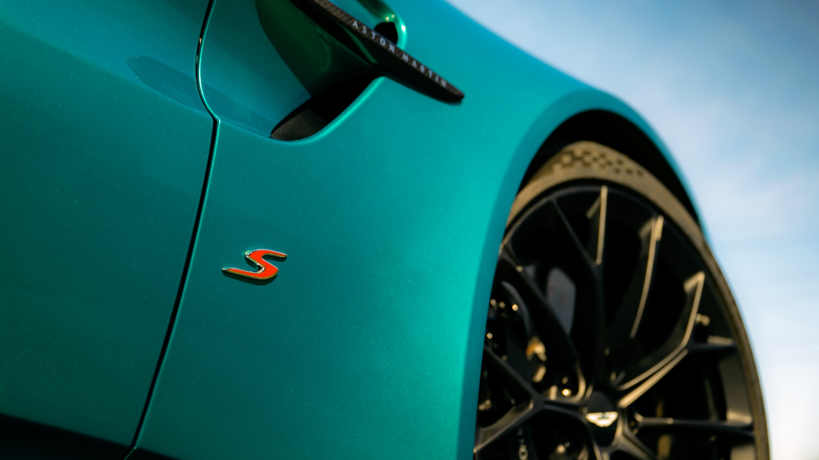 Aston Martin Vantage S details